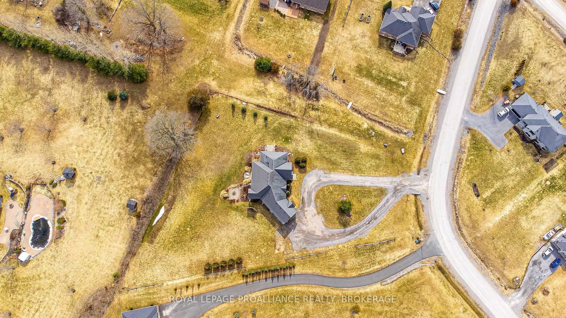 Photo 46 of 89 Gentlebreeze Drive, Belleville, Thurlow Ward — HOMEH