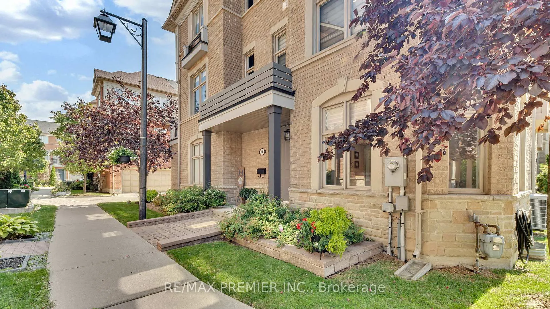 Photo 3 of 10 Henry Peters Lane, Vaughan, East Woodbridge — HOMEH