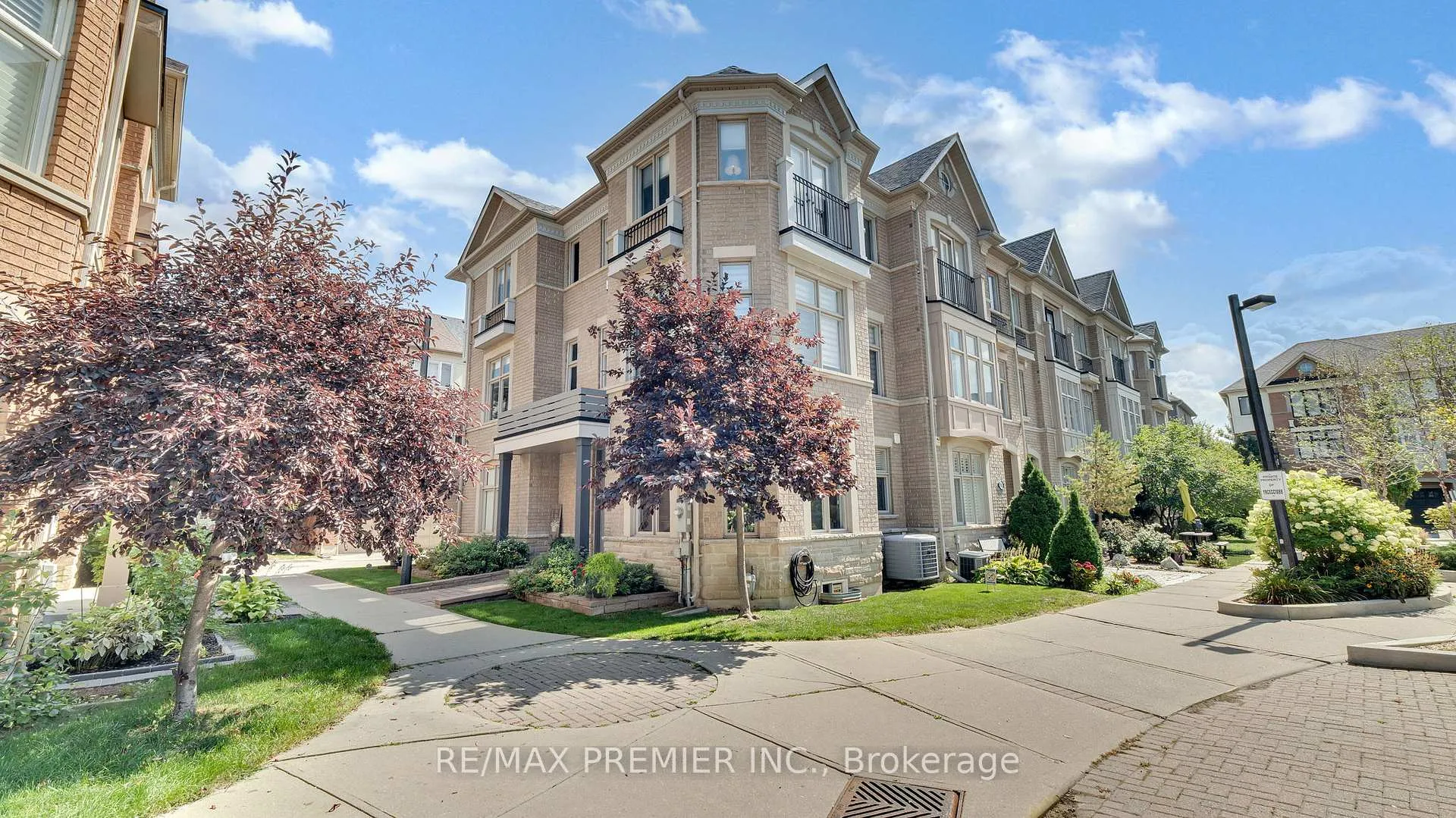 Photo 5 of 10 Henry Peters Lane, Vaughan, East Woodbridge — HOMEH