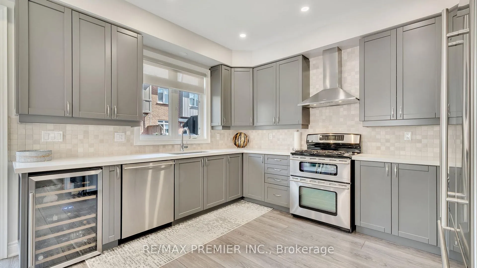 Photo 16 of 10 Henry Peters Lane, Vaughan, East Woodbridge — HOMEH