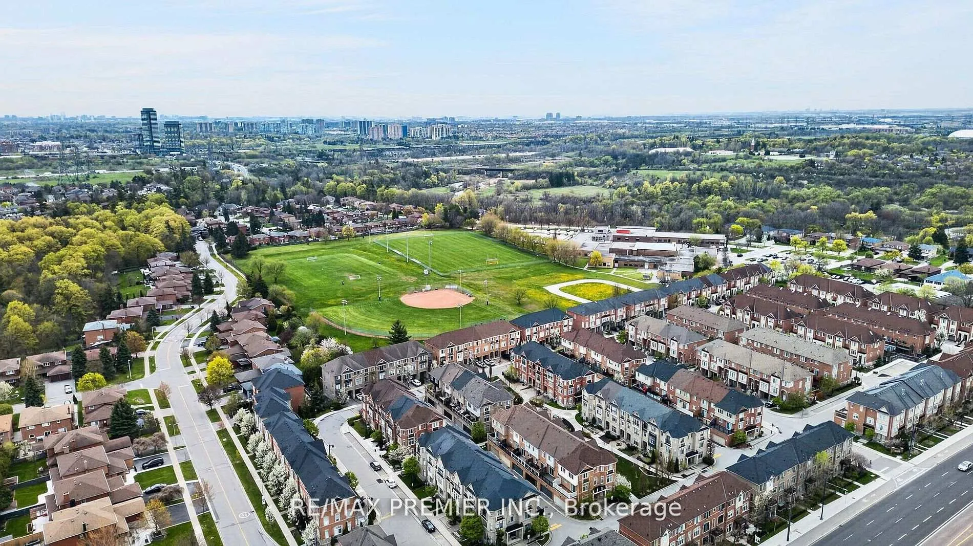 Photo 49 of 10 Henry Peters Lane, Vaughan, East Woodbridge — HOMEH