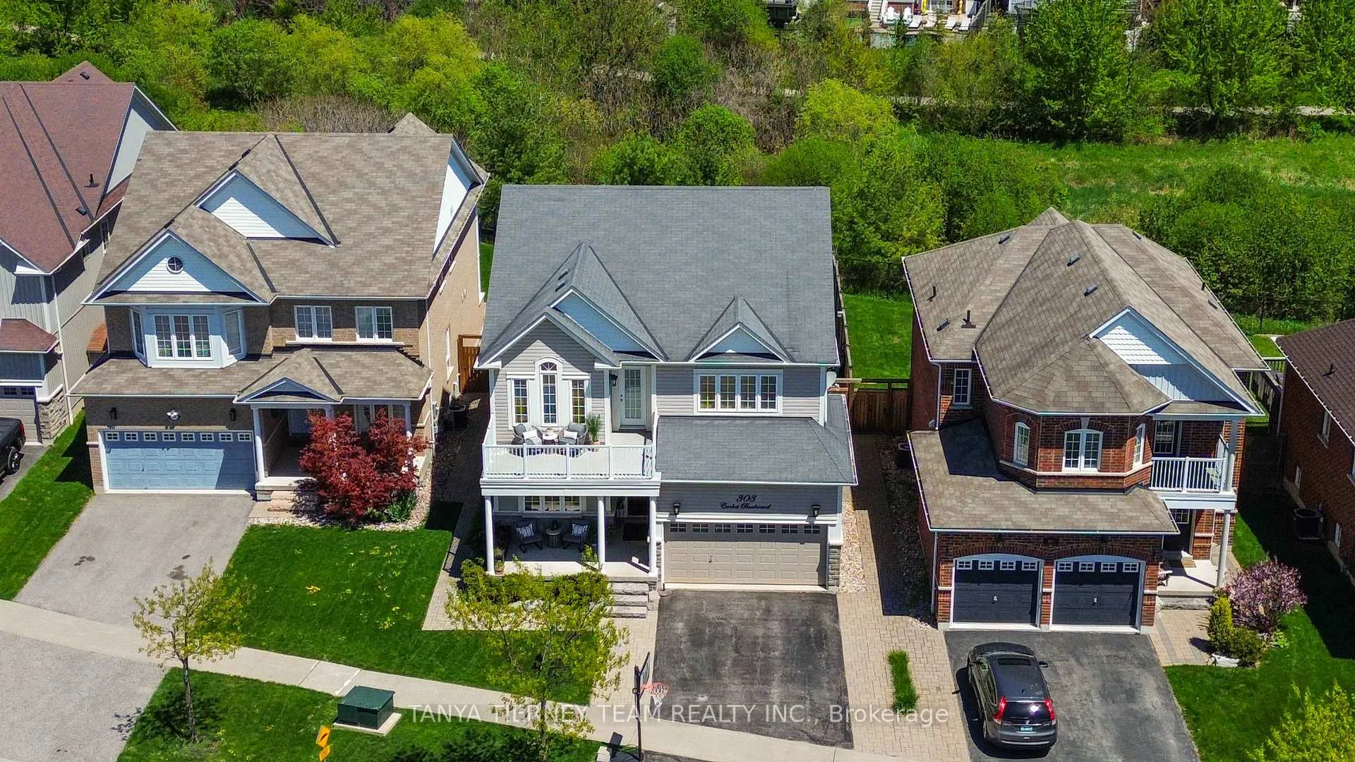 Photo 4 of 303 Cachet Boulevard, Whitby, Brooklin — HOMEH