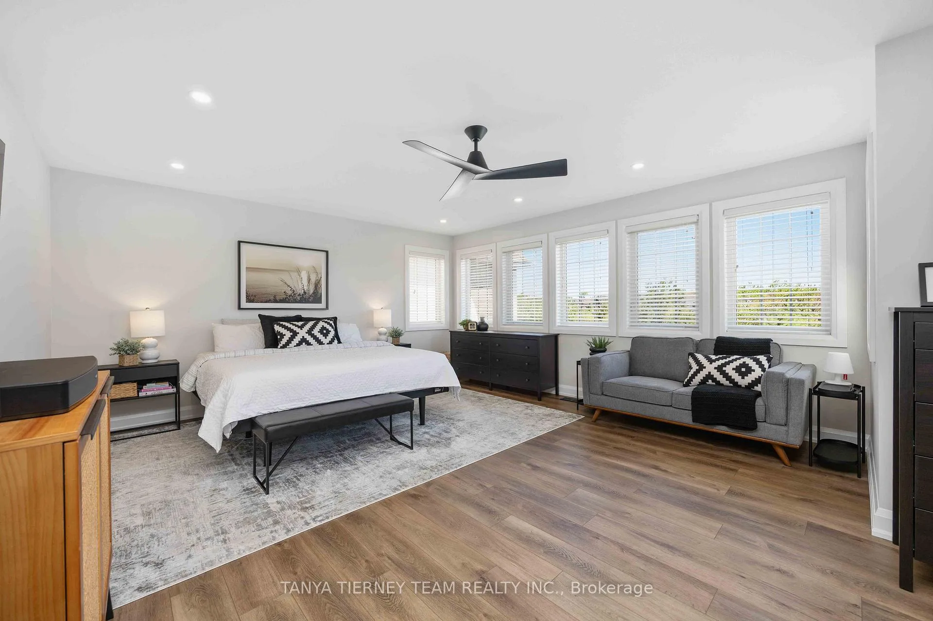 Photo 20 of 303 Cachet Boulevard, Whitby, Brooklin — HOMEH