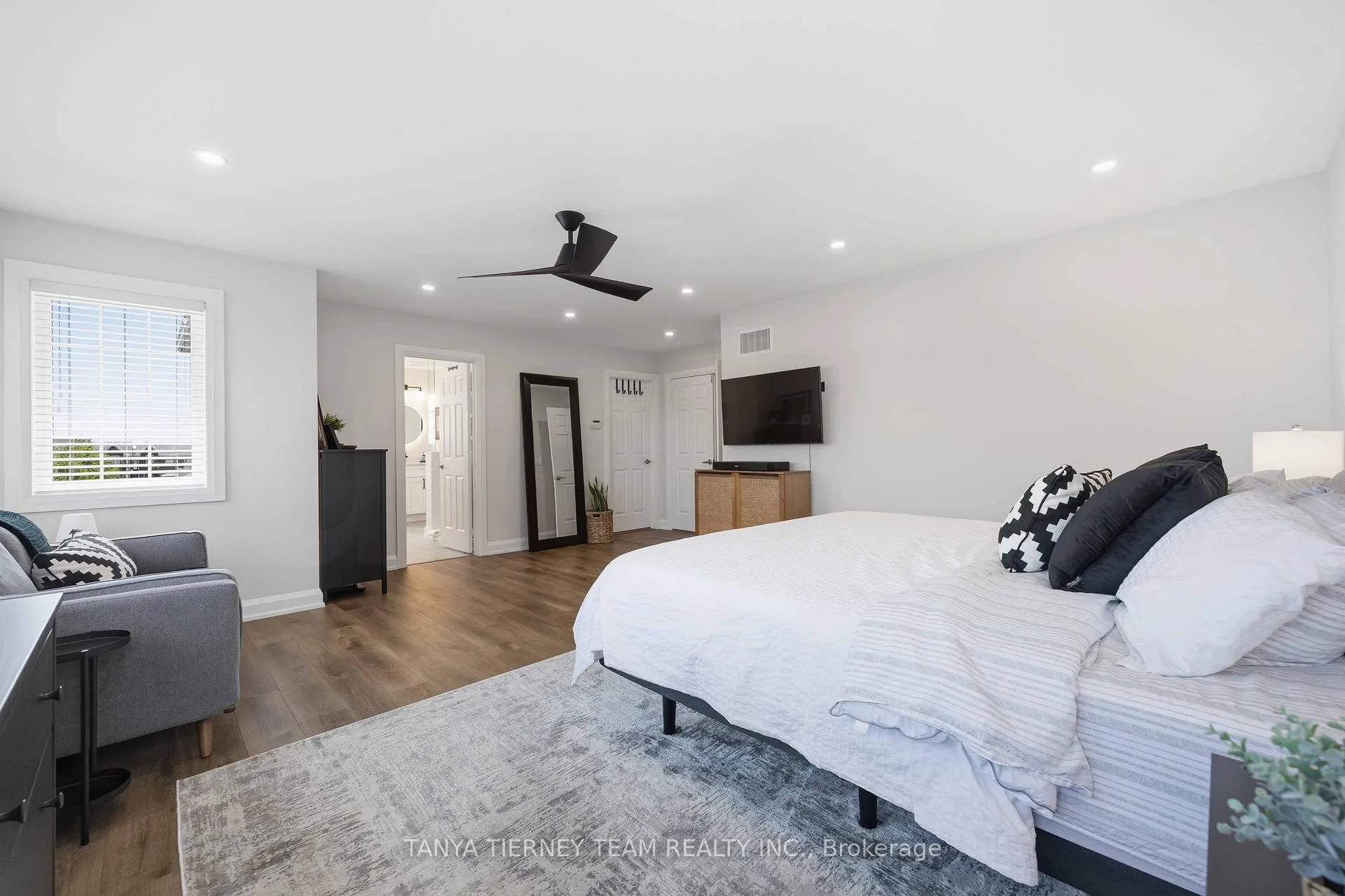 Photo 21 of 303 Cachet Boulevard, Whitby, Brooklin — HOMEH