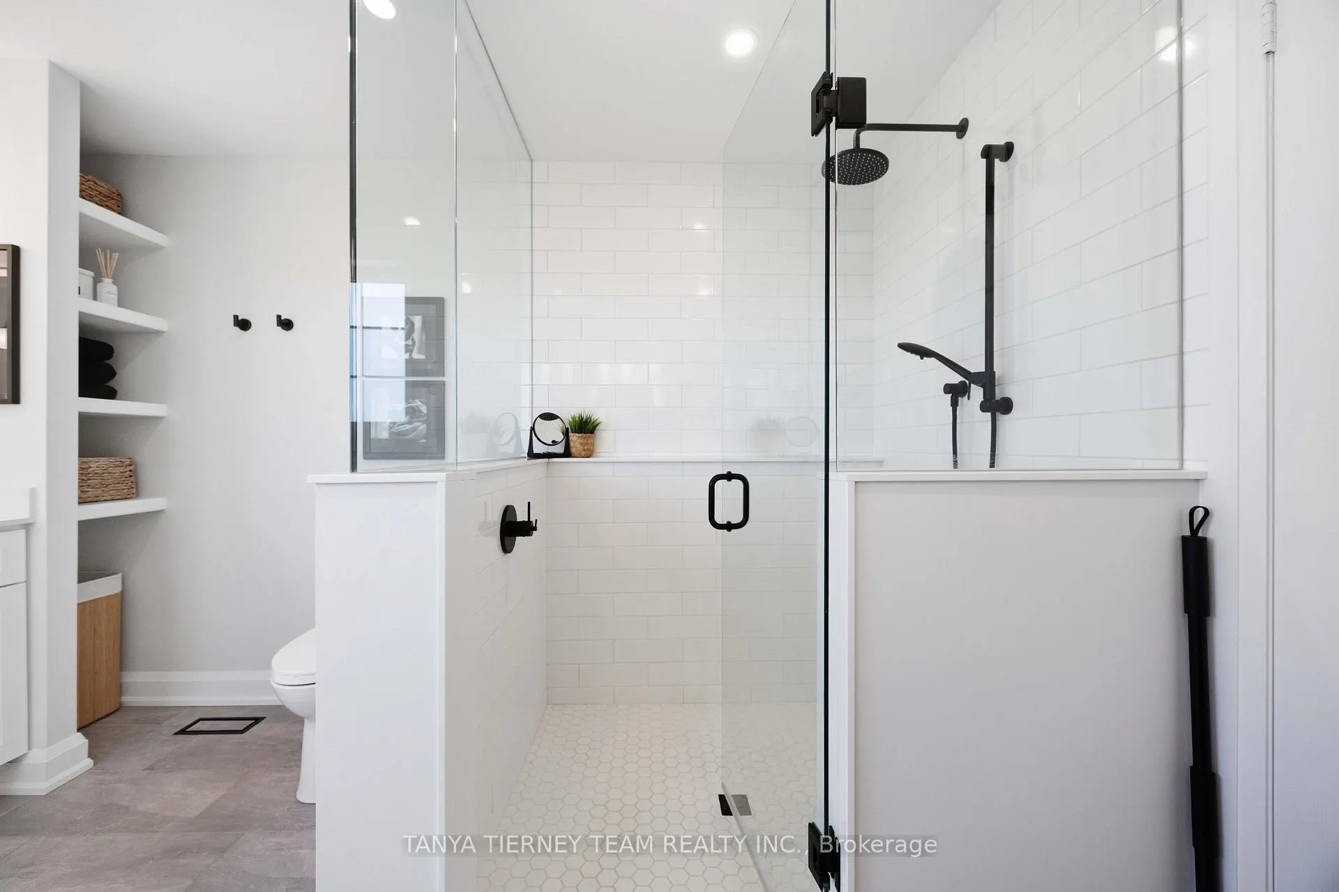 Photo 24 of 303 Cachet Boulevard, Whitby, Brooklin — HOMEH