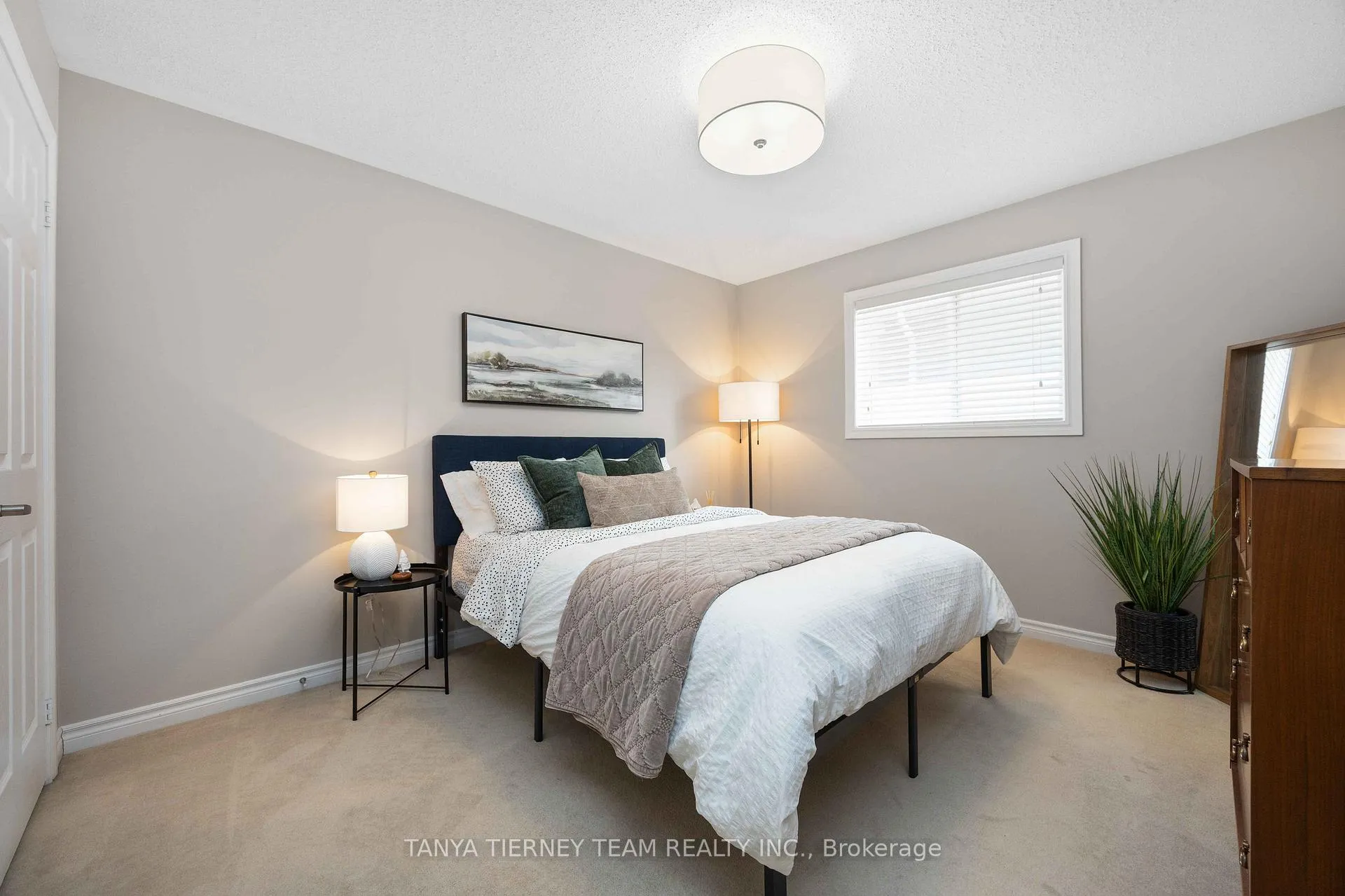 Photo 25 of 303 Cachet Boulevard, Whitby, Brooklin — HOMEH