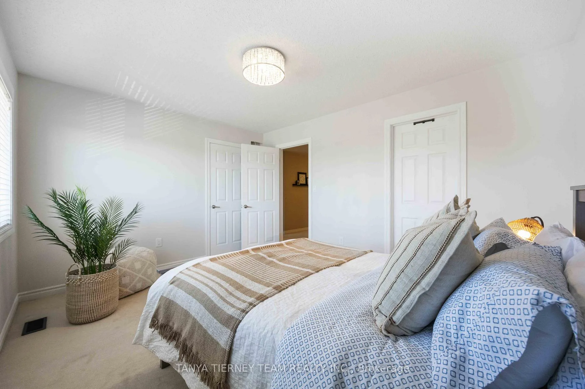 Photo 32 of 303 Cachet Boulevard, Whitby, Brooklin — HOMEH