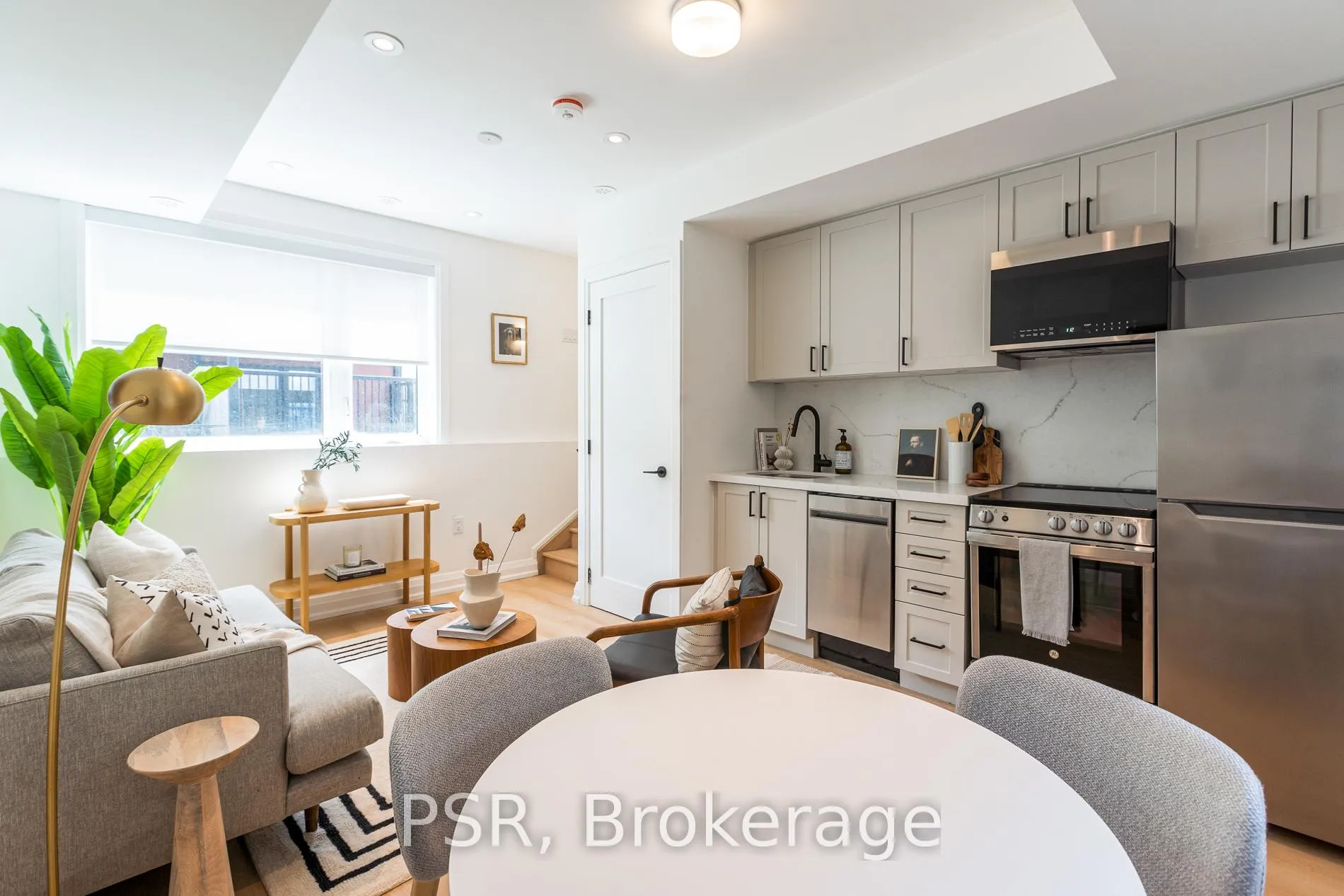 Photo 4 of Unit E, 218 Aileen Avenue E, Toronto, Keelesdale-Eglinton West — HOMEH