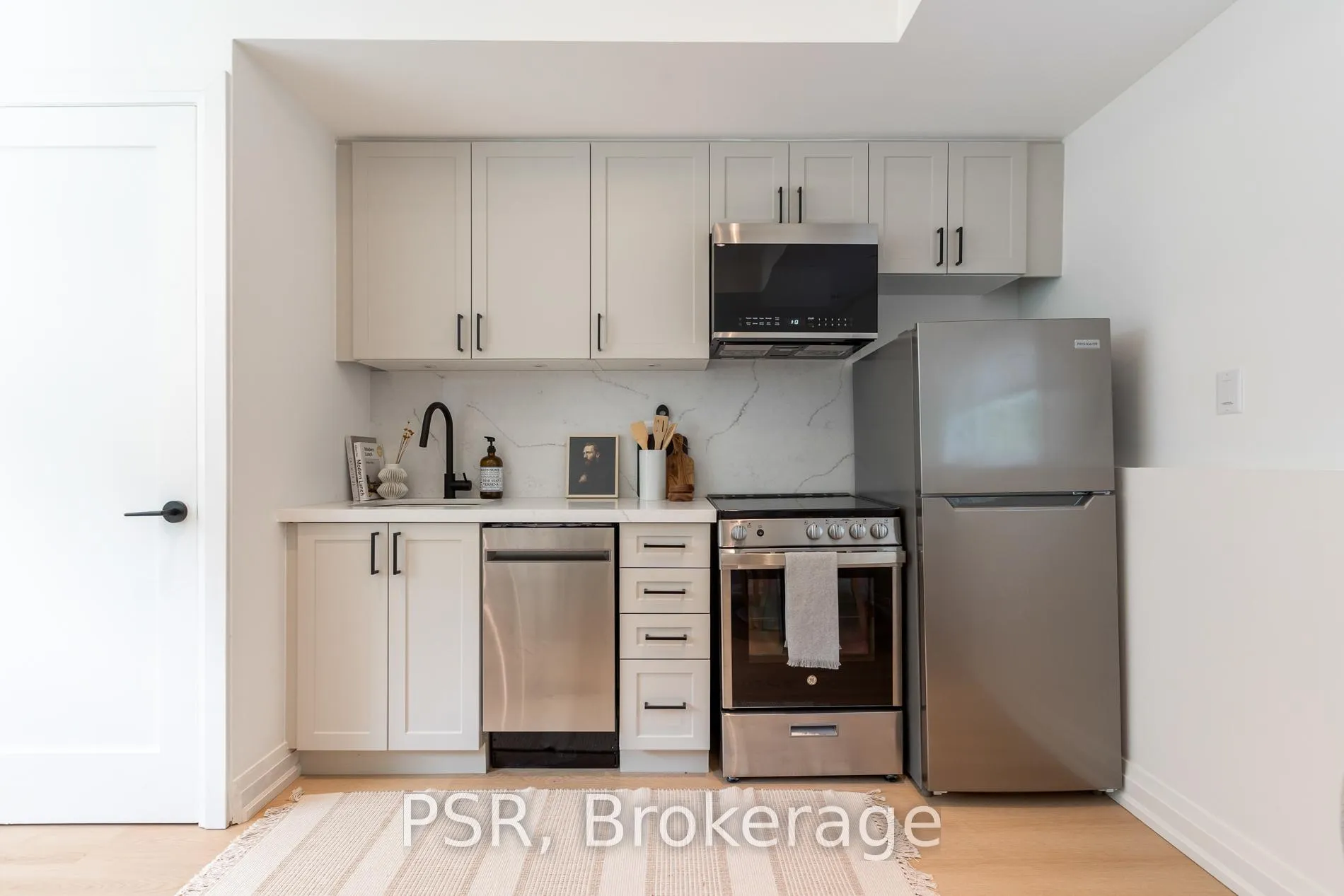 Photo 5 of Unit E, 218 Aileen Avenue E, Toronto, Keelesdale-Eglinton West — HOMEH