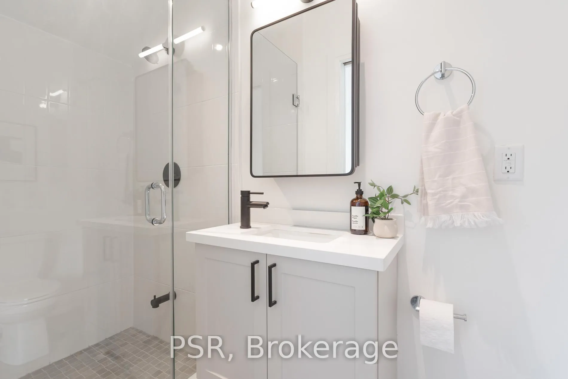 Photo 14 of Unit E, 218 Aileen Avenue E, Toronto, Keelesdale-Eglinton West — HOMEH