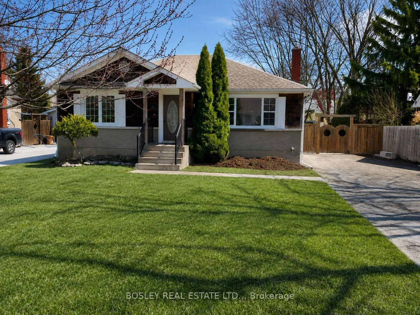 Photo 1 of 8 Pearce Avenue, St. Catharines, Bunting/Linwell — HOMEH