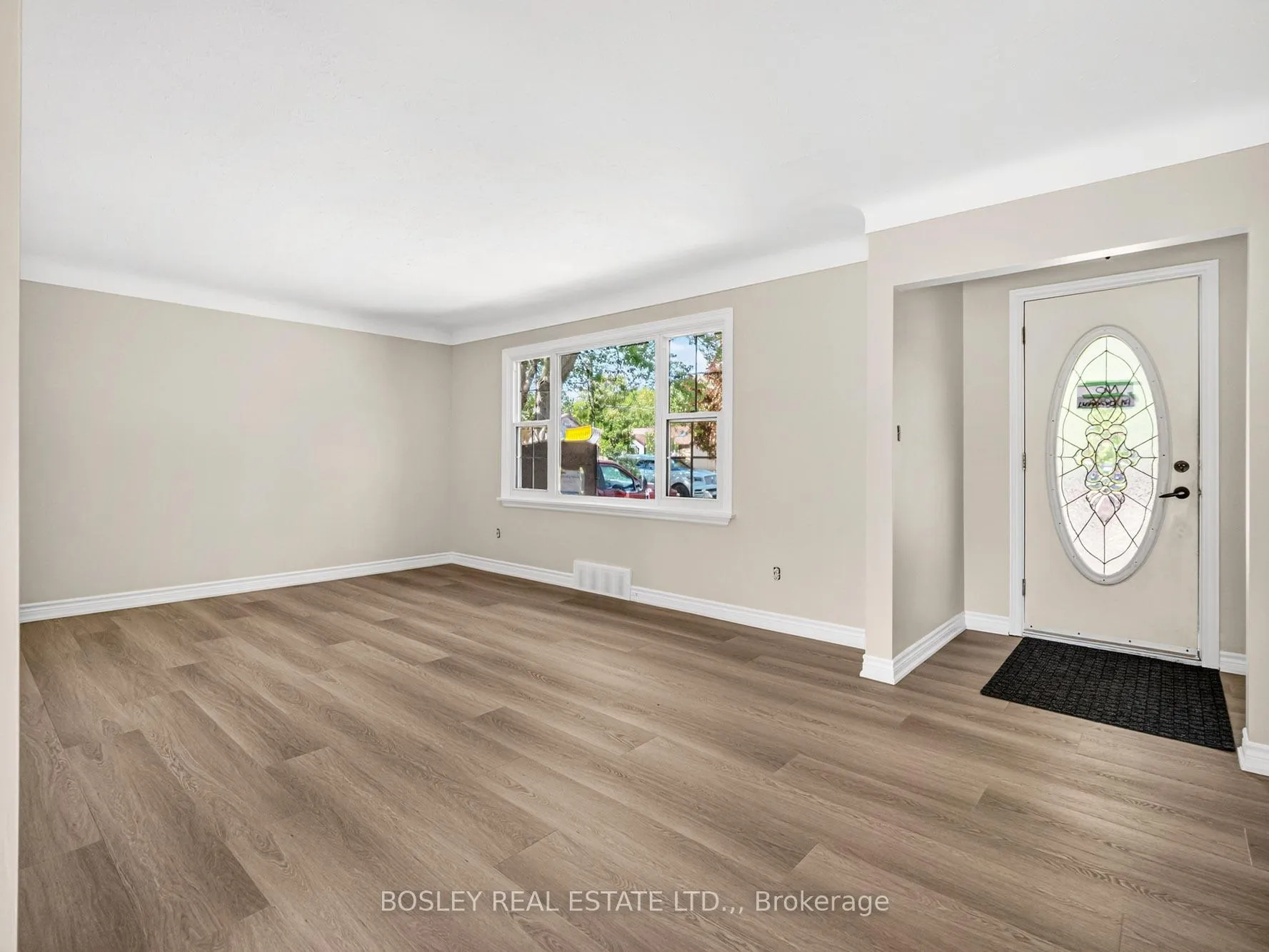 Photo 2 of 8 Pearce Avenue, St. Catharines, Bunting/Linwell — HOMEH