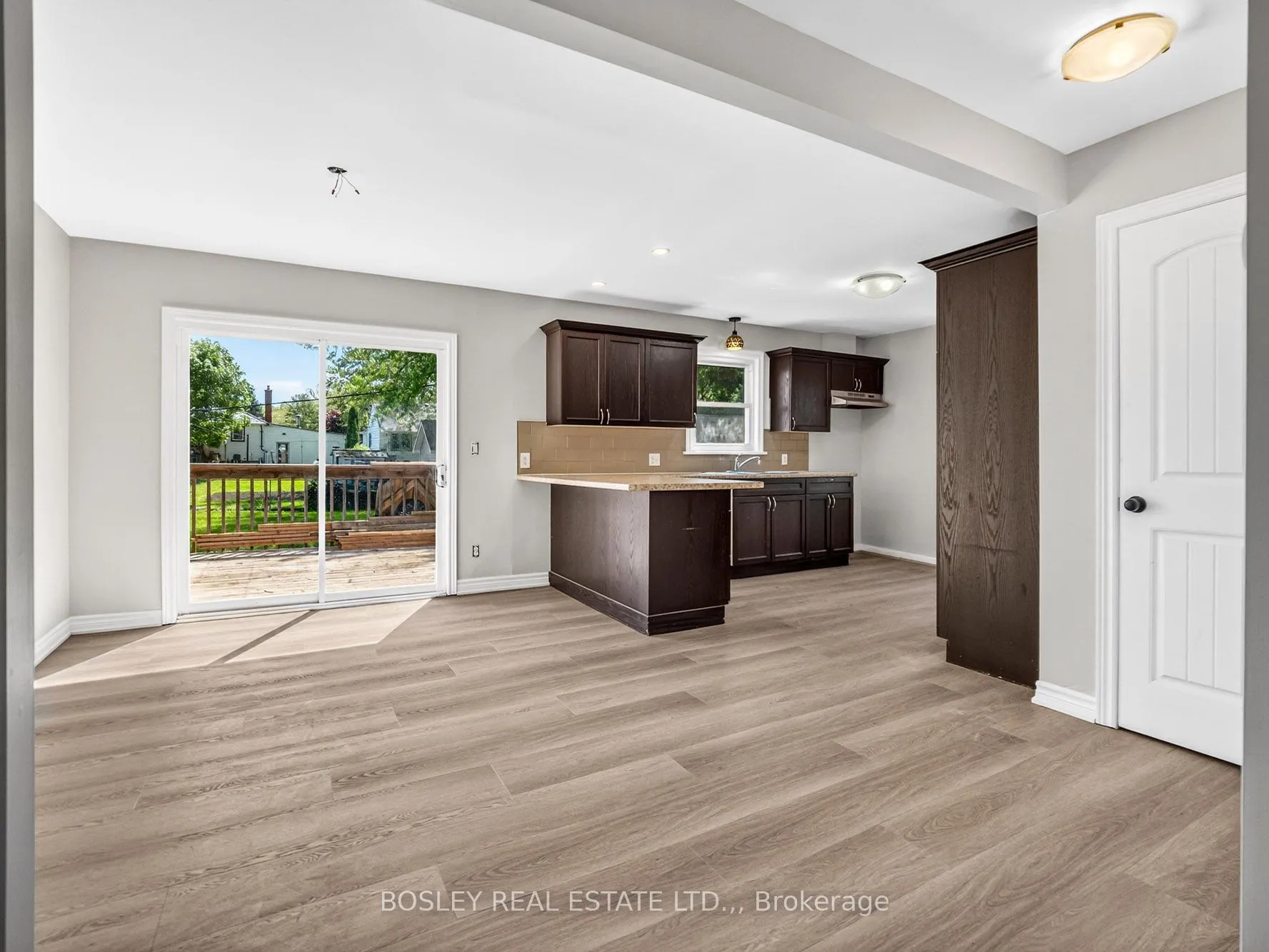 Photo 6 of 8 Pearce Avenue, St. Catharines, Bunting/Linwell — HOMEH