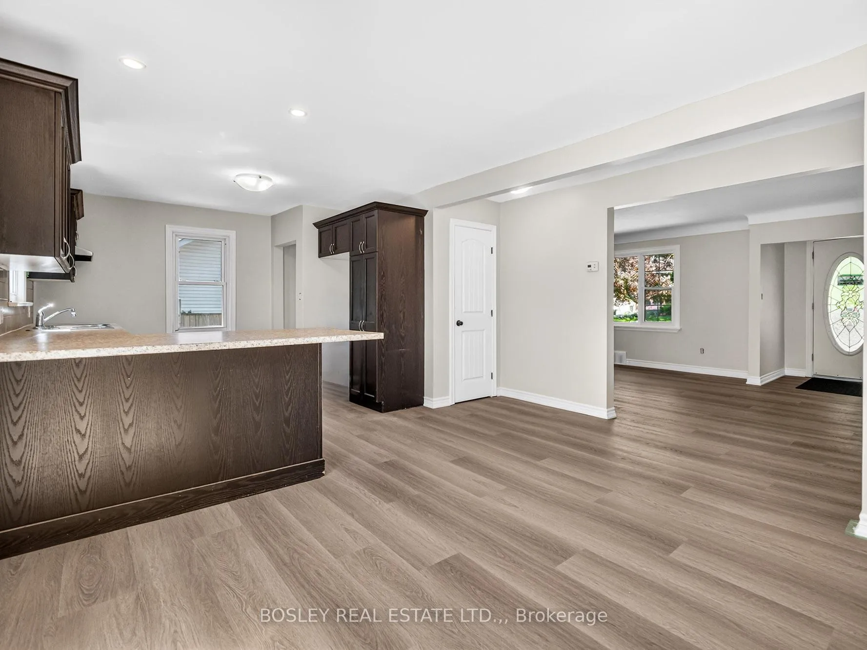 Photo 7 of 8 Pearce Avenue, St. Catharines, Bunting/Linwell — HOMEH