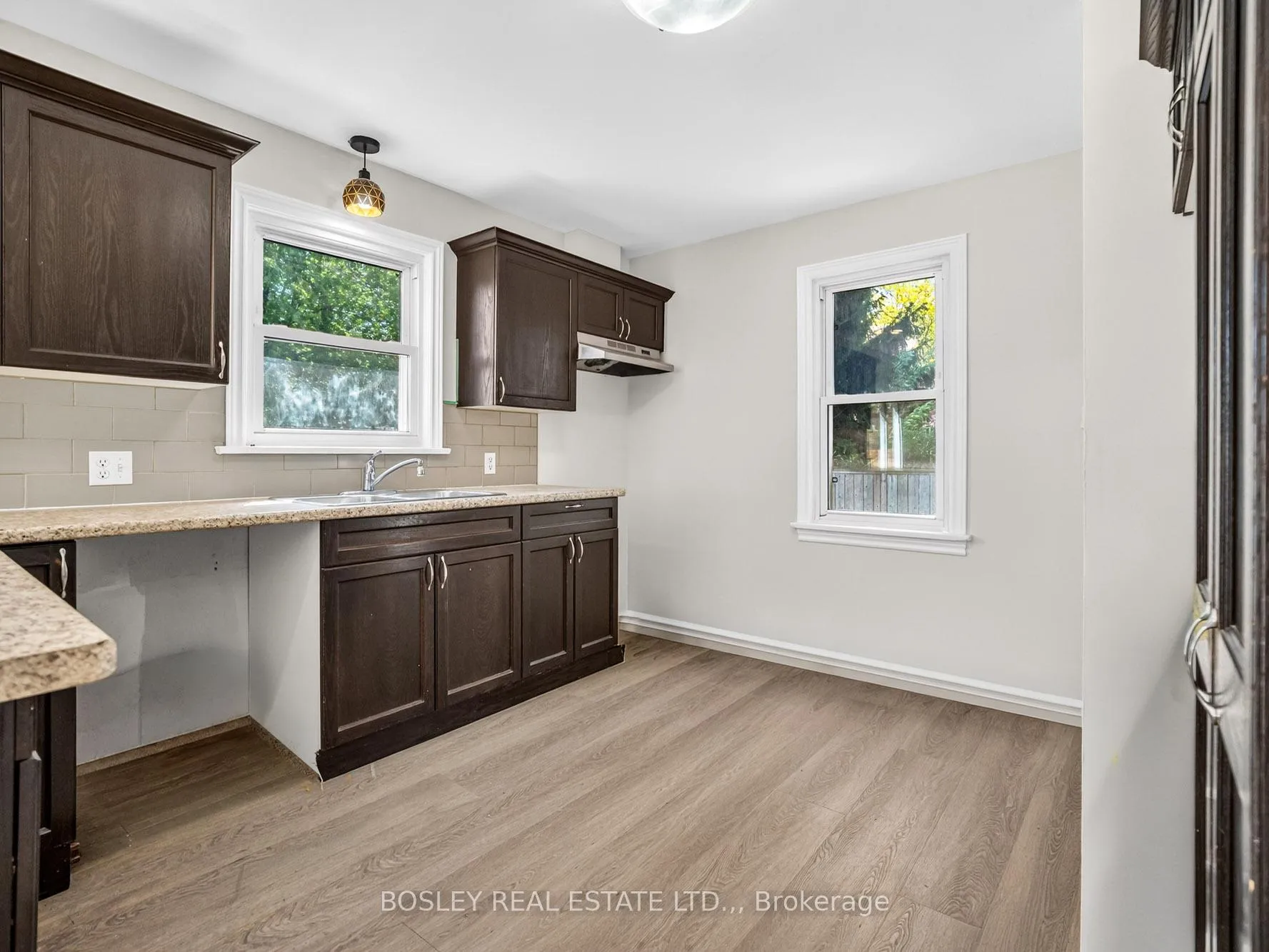 Photo 10 of 8 Pearce Avenue, St. Catharines, Bunting/Linwell — HOMEH