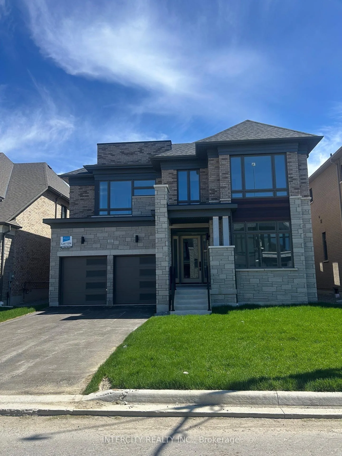 Photo 1 of 11 Heart Lake Circle, King, King City — HOMEH