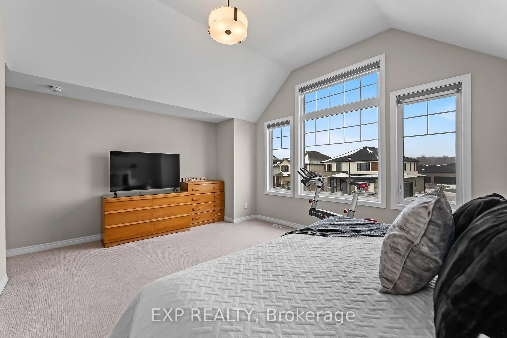 Photo 26 of 153 Susan Drive, Pelham, Fonthill — HOMEH