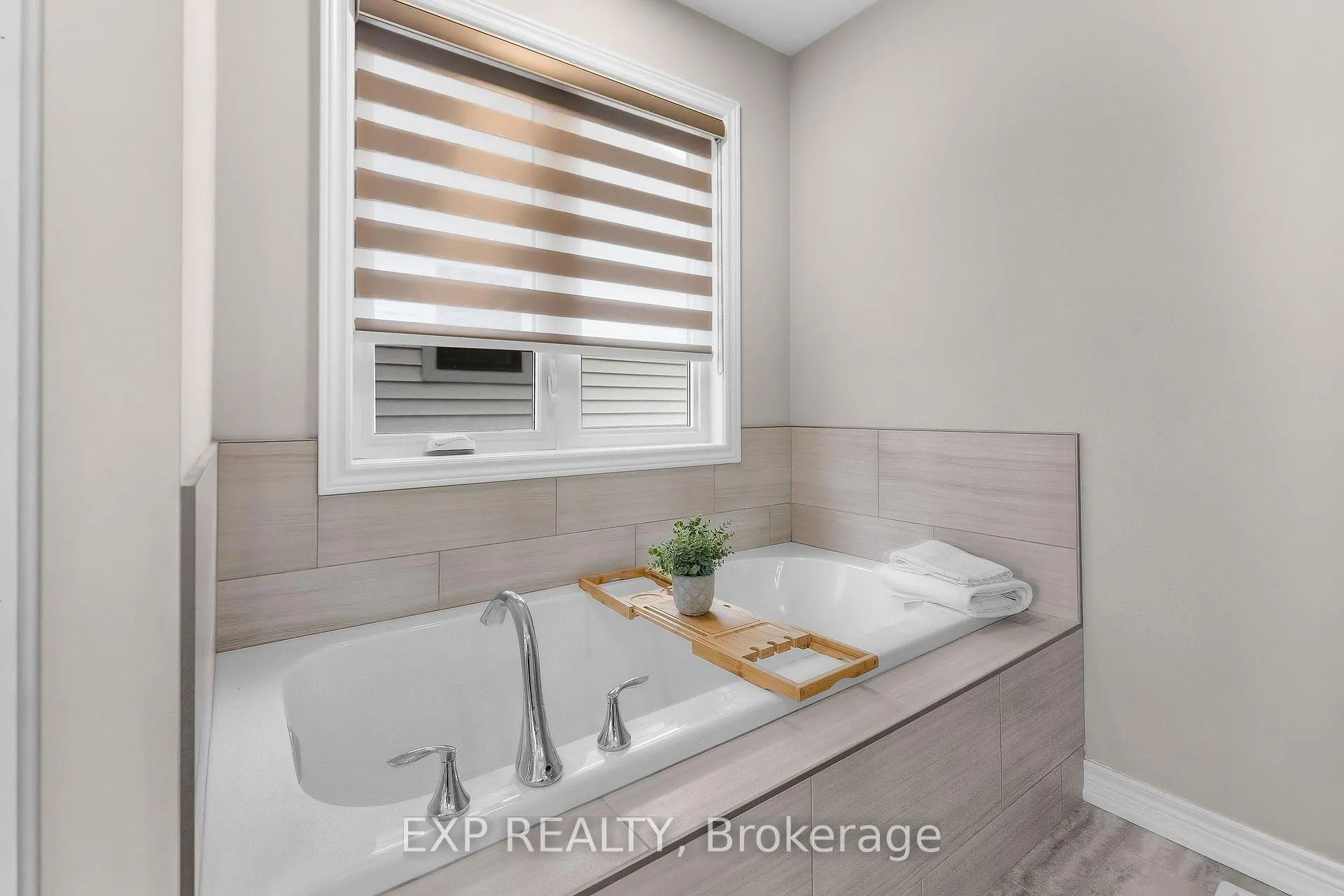 Photo 30 of 153 Susan Drive, Pelham, Fonthill — HOMEH