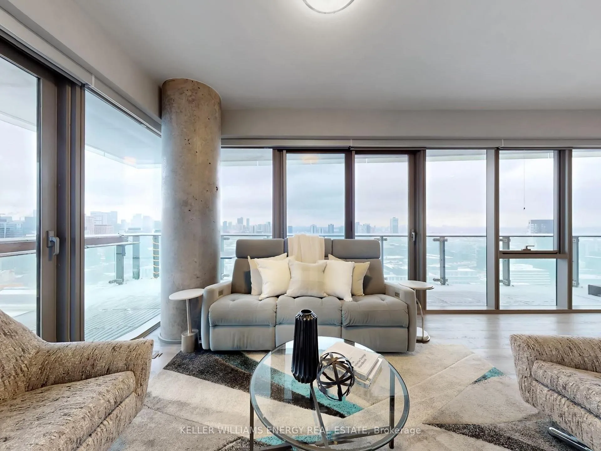 Photo 3 of Unit 2902, 390 Cherry Street, Toronto, Waterfront Communities — HOMEH