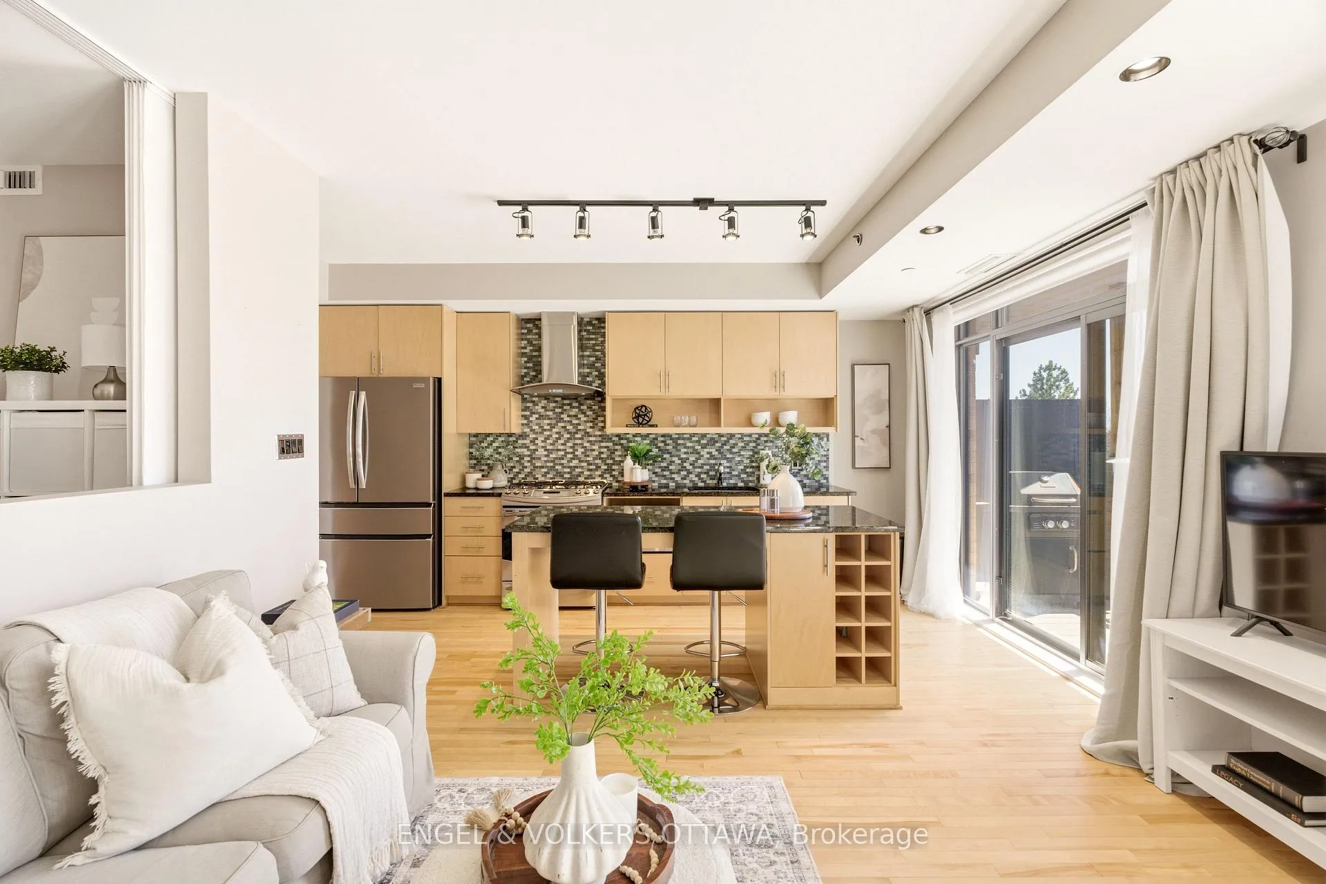 Photo 3 of Unit 310, 808 Bronson Avenue, Ottawa, Dows Lake — HOMEH