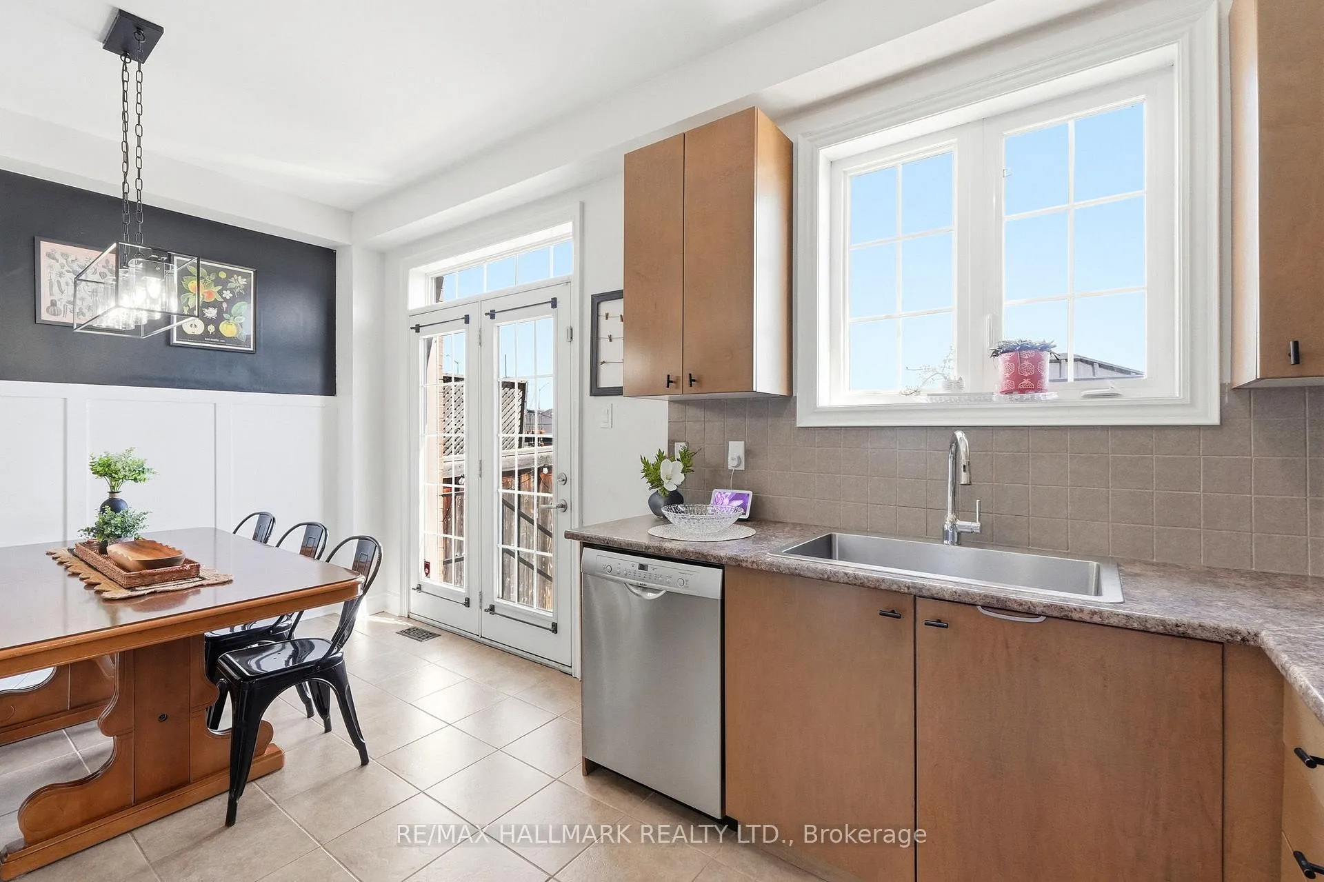 Photo 16 of 246 Wardlaw Place, Vaughan, Vellore Village — HOMEH