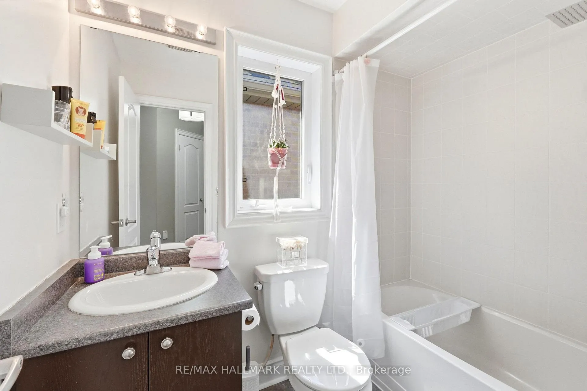 Photo 25 of 246 Wardlaw Place, Vaughan, Vellore Village — HOMEH