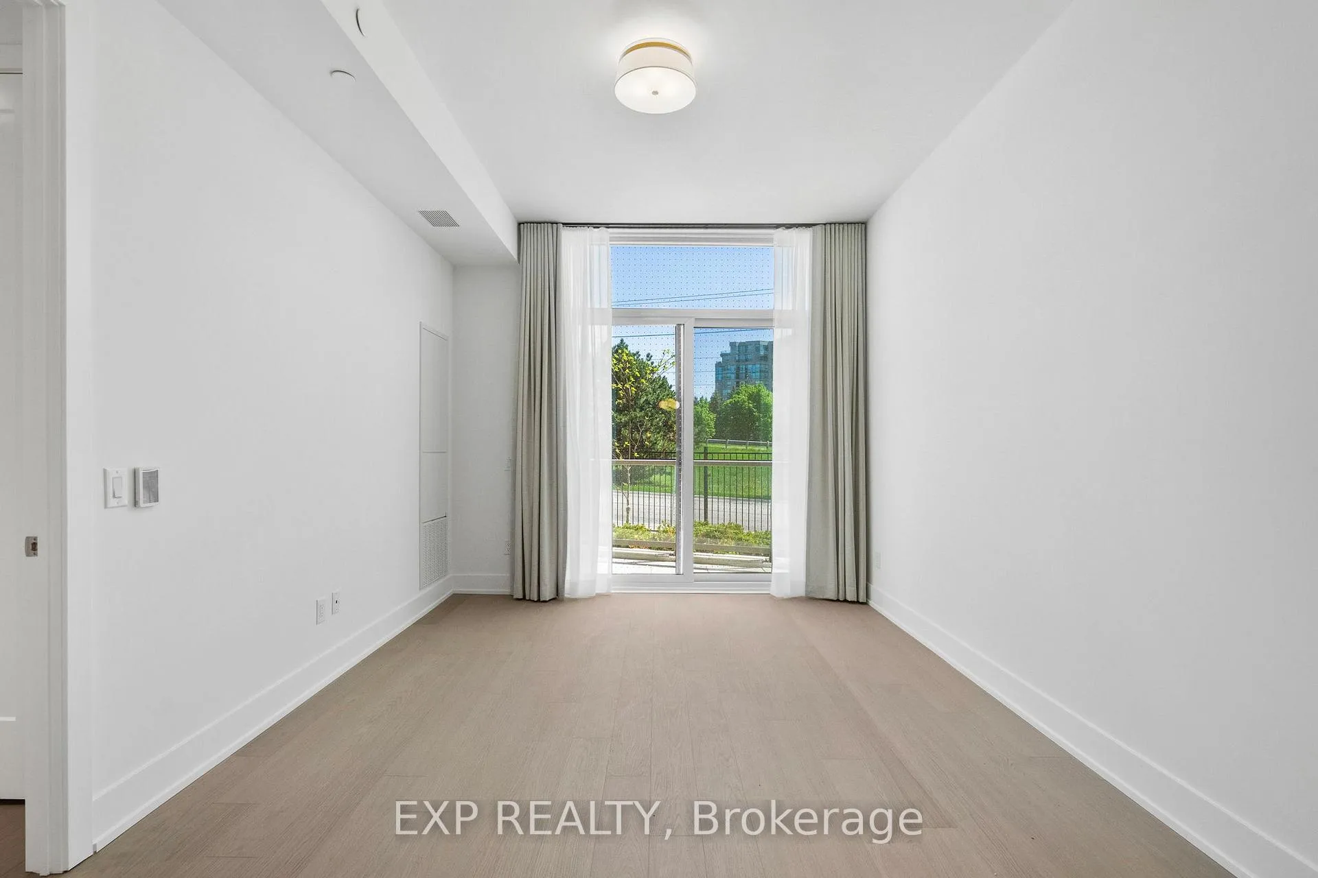 Photo 4 of Unit 116, 399 Royal Orchard Boulevard, Markham, Royal Orchard — HOMEH