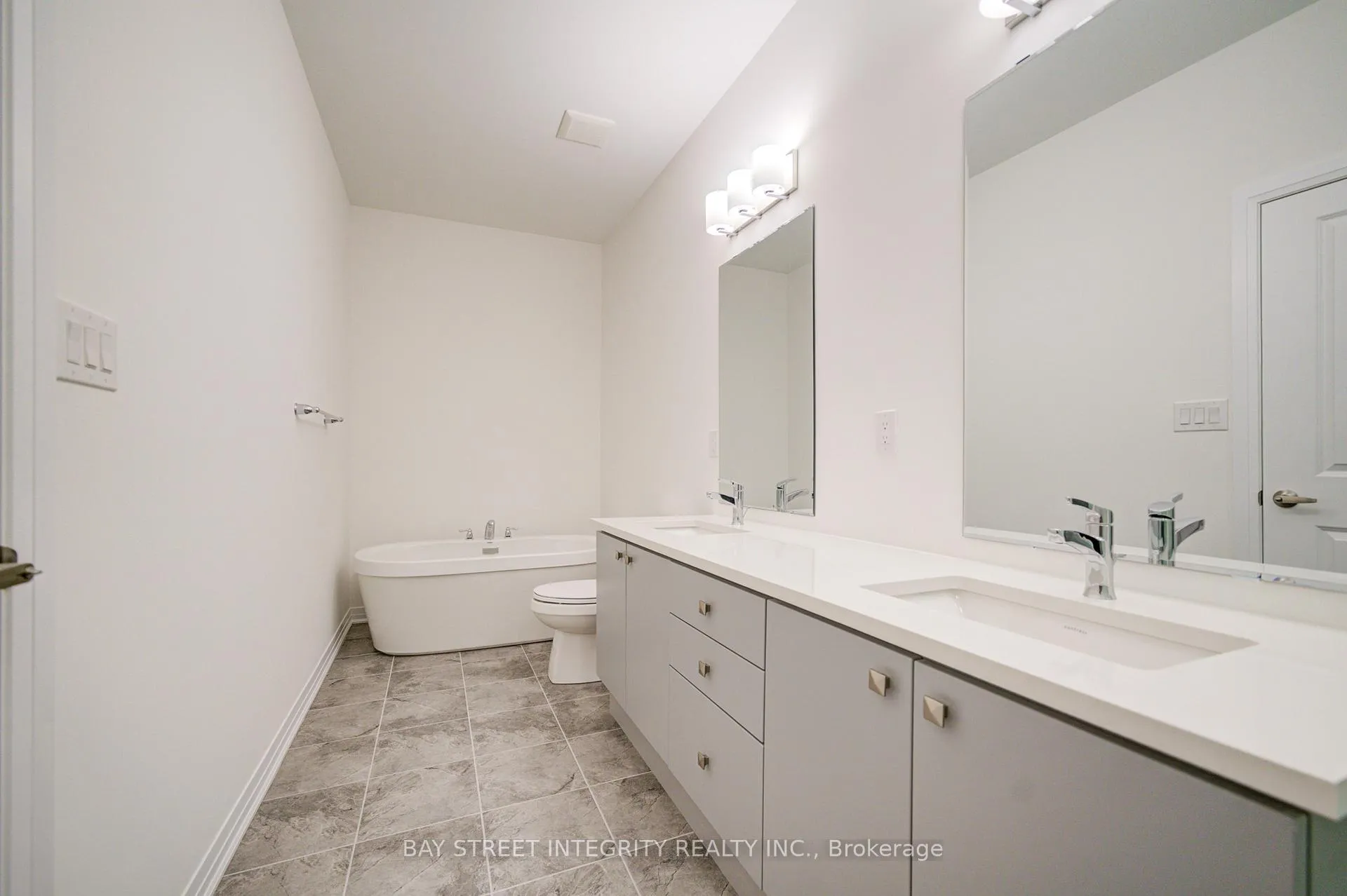 Photo 21 of 3240 Sixth Line, Oakville, Glenorchy — HOMEH