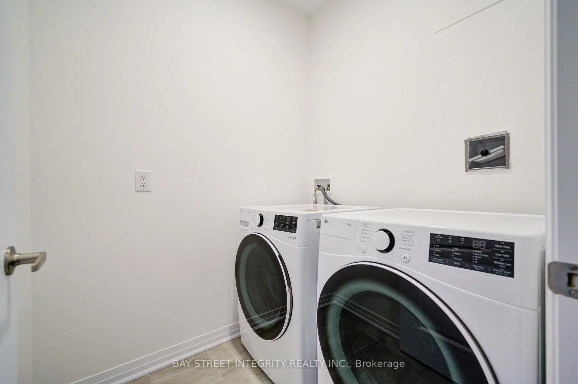 Photo 30 of 3240 Sixth Line, Oakville, Glenorchy — HOMEH