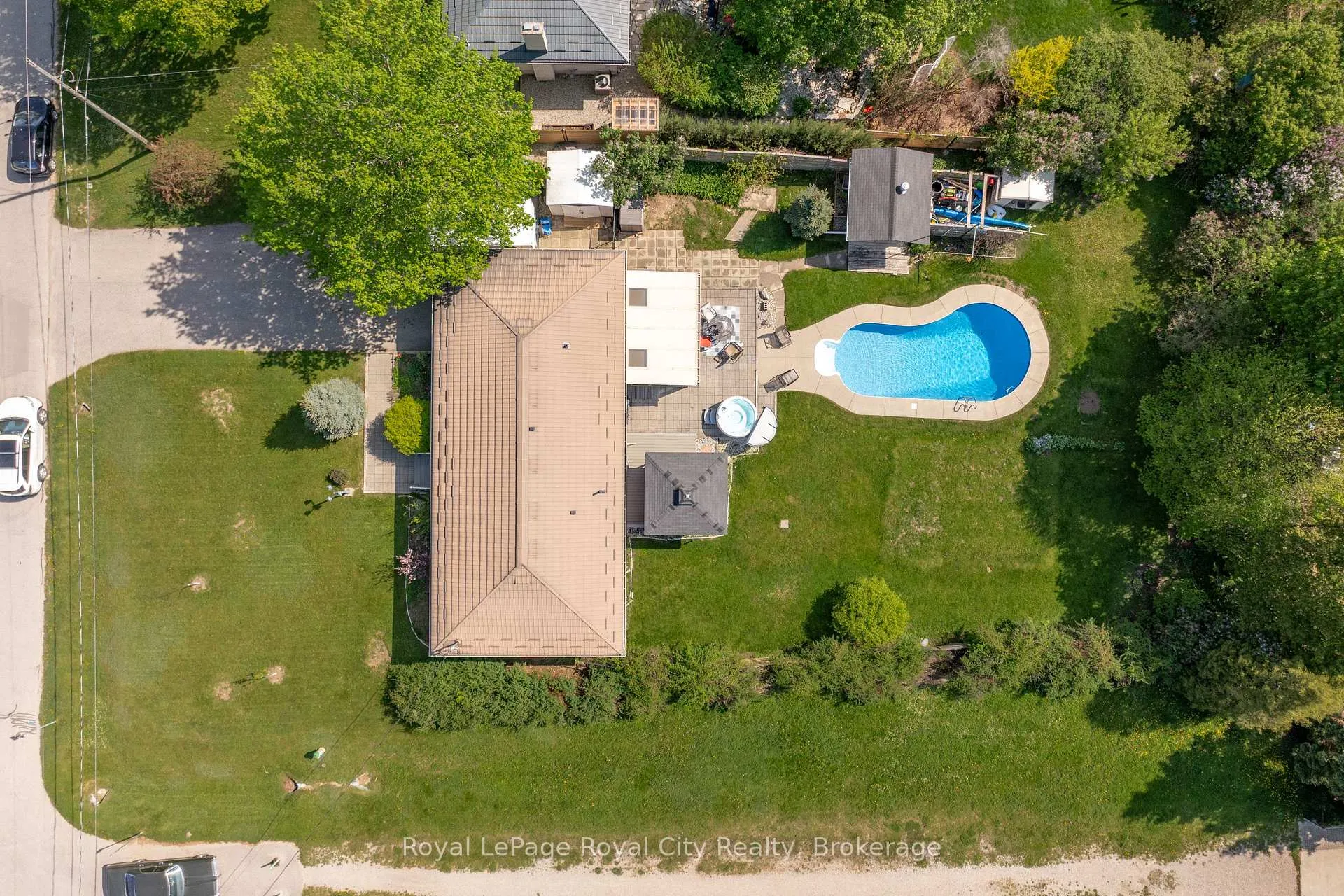Photo 2 of 44 Ridgeway Avenue, Guelph, Pineridge/Westminster Woods — HOMEH