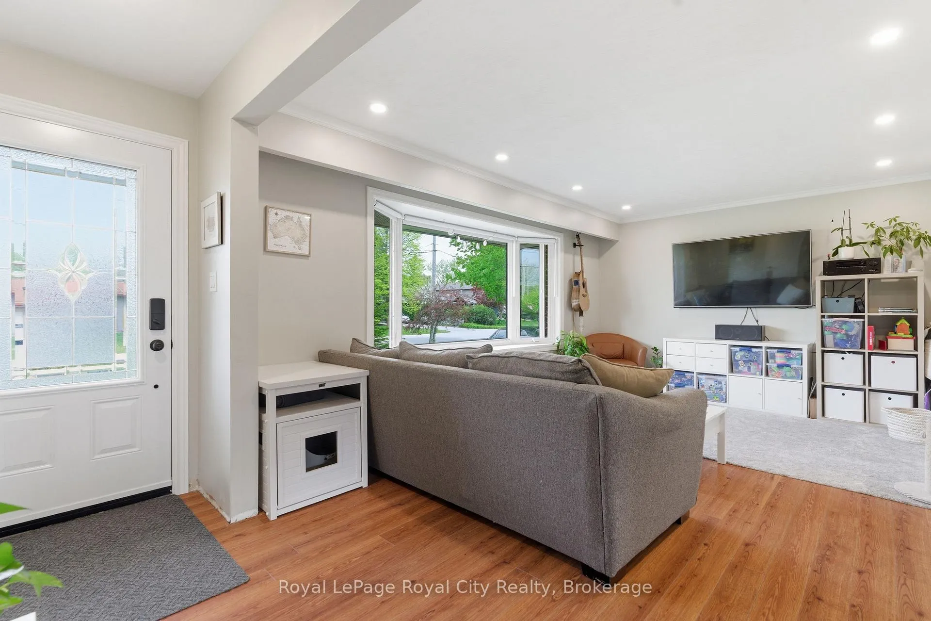 Photo 7 of 44 Ridgeway Avenue, Guelph, Pineridge/Westminster Woods — HOMEH