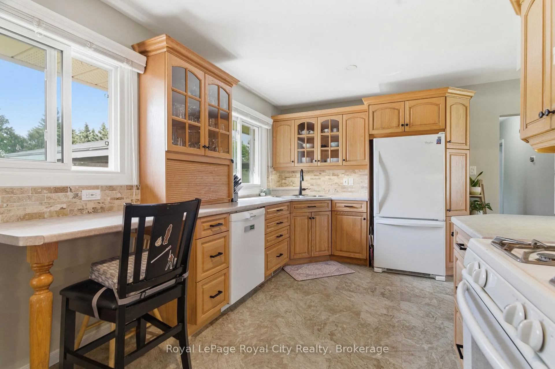 Photo 9 of 44 Ridgeway Avenue, Guelph, Pineridge/Westminster Woods — HOMEH