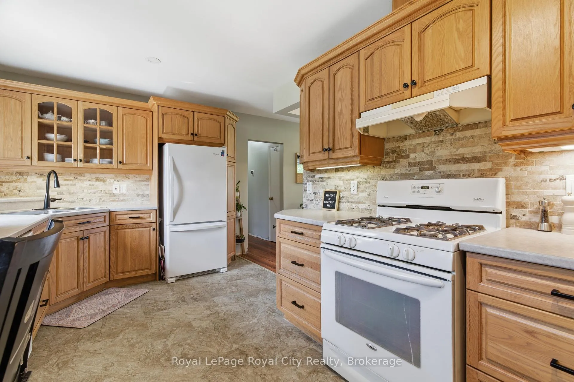 Photo 10 of 44 Ridgeway Avenue, Guelph, Pineridge/Westminster Woods — HOMEH