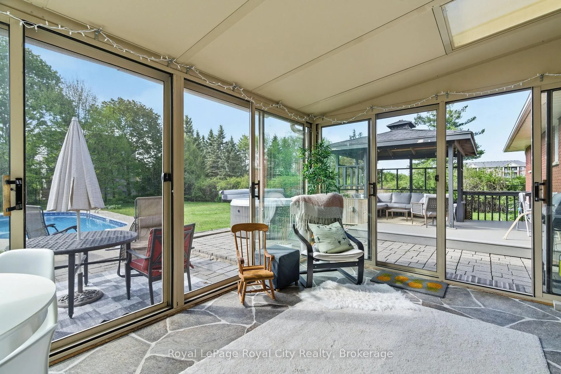 Photo 12 of 44 Ridgeway Avenue, Guelph, Pineridge/Westminster Woods — HOMEH
