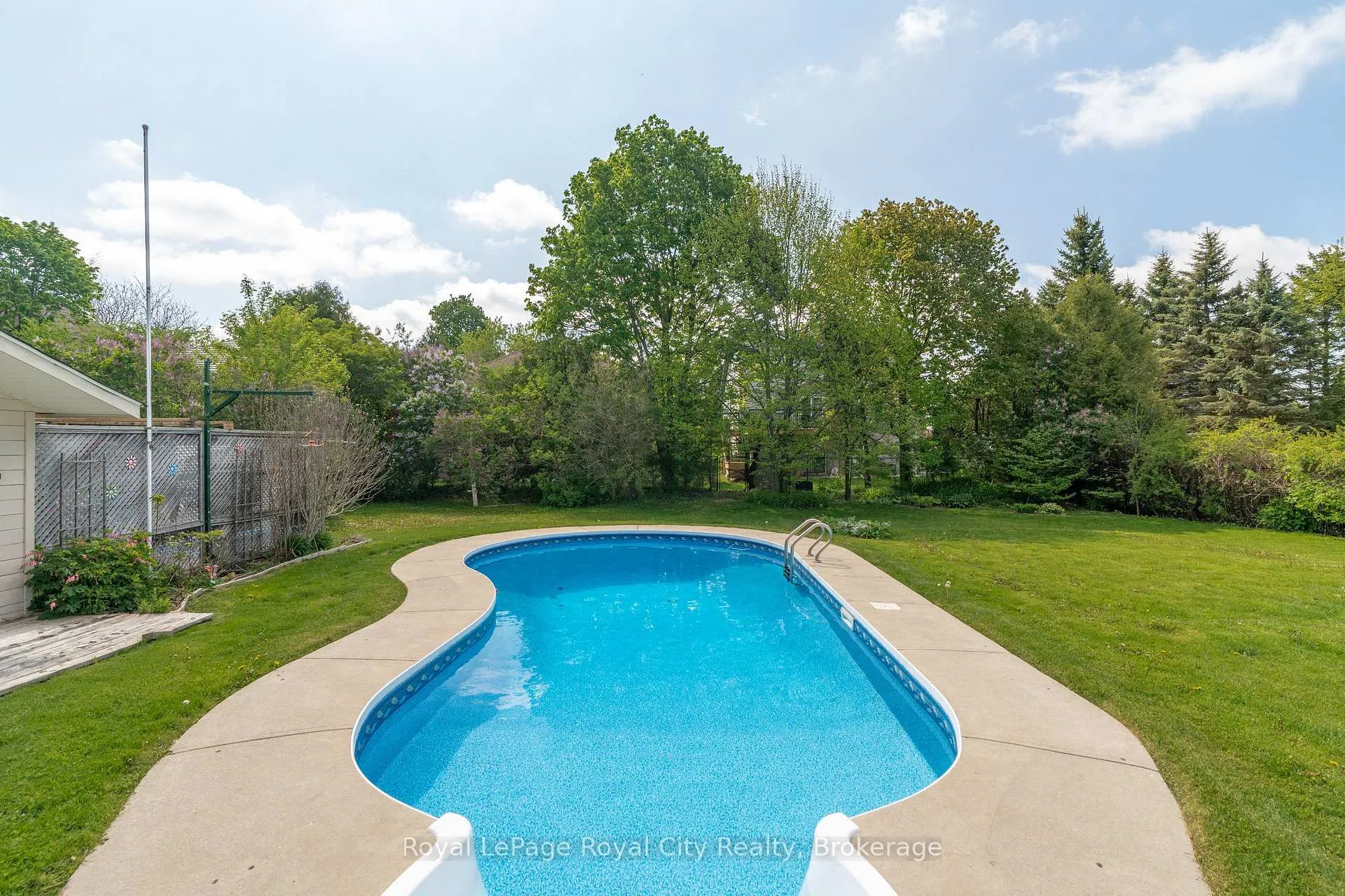 Photo 34 of 44 Ridgeway Avenue, Guelph, Pineridge/Westminster Woods — HOMEH