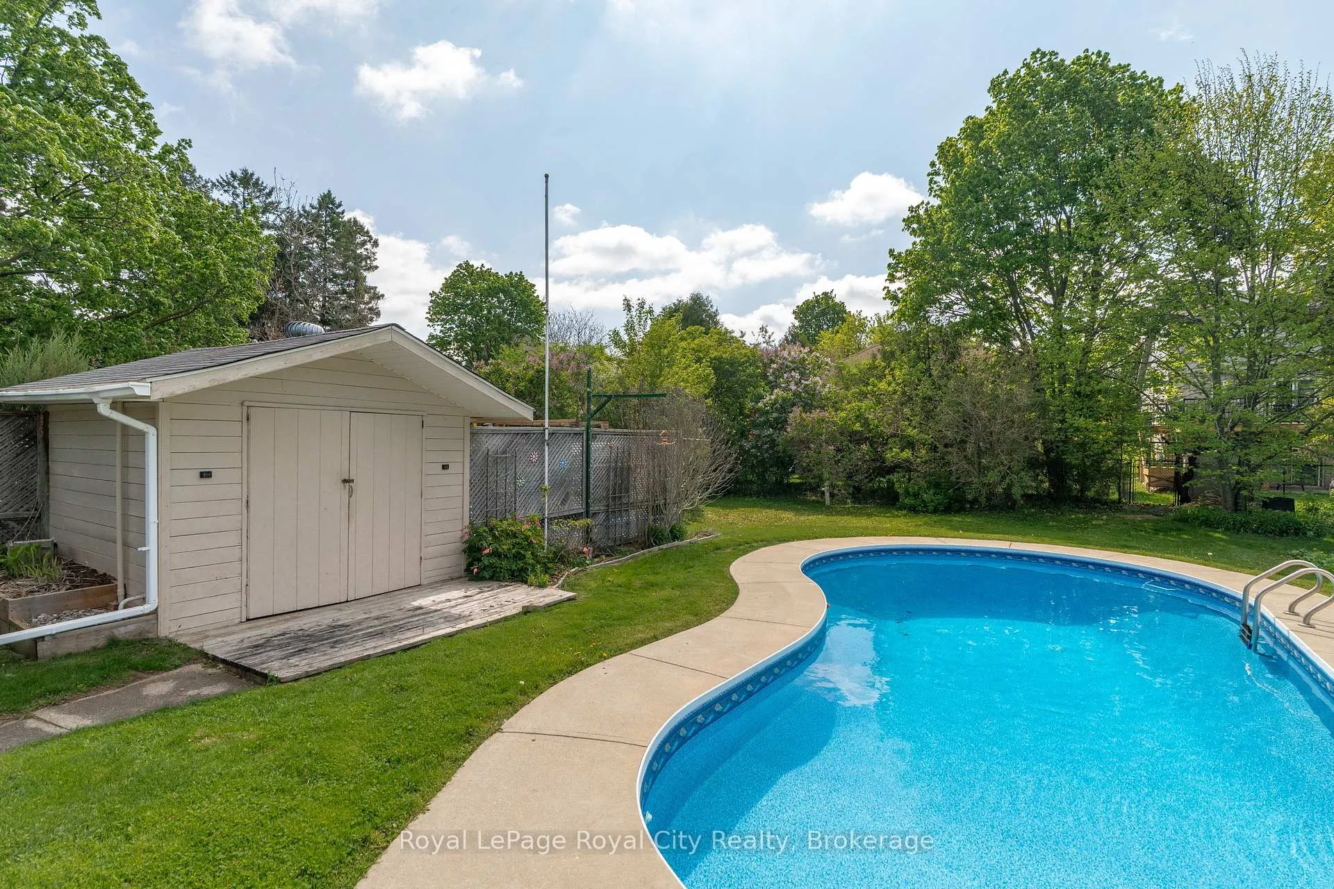 Photo 36 of 44 Ridgeway Avenue, Guelph, Pineridge/Westminster Woods — HOMEH
