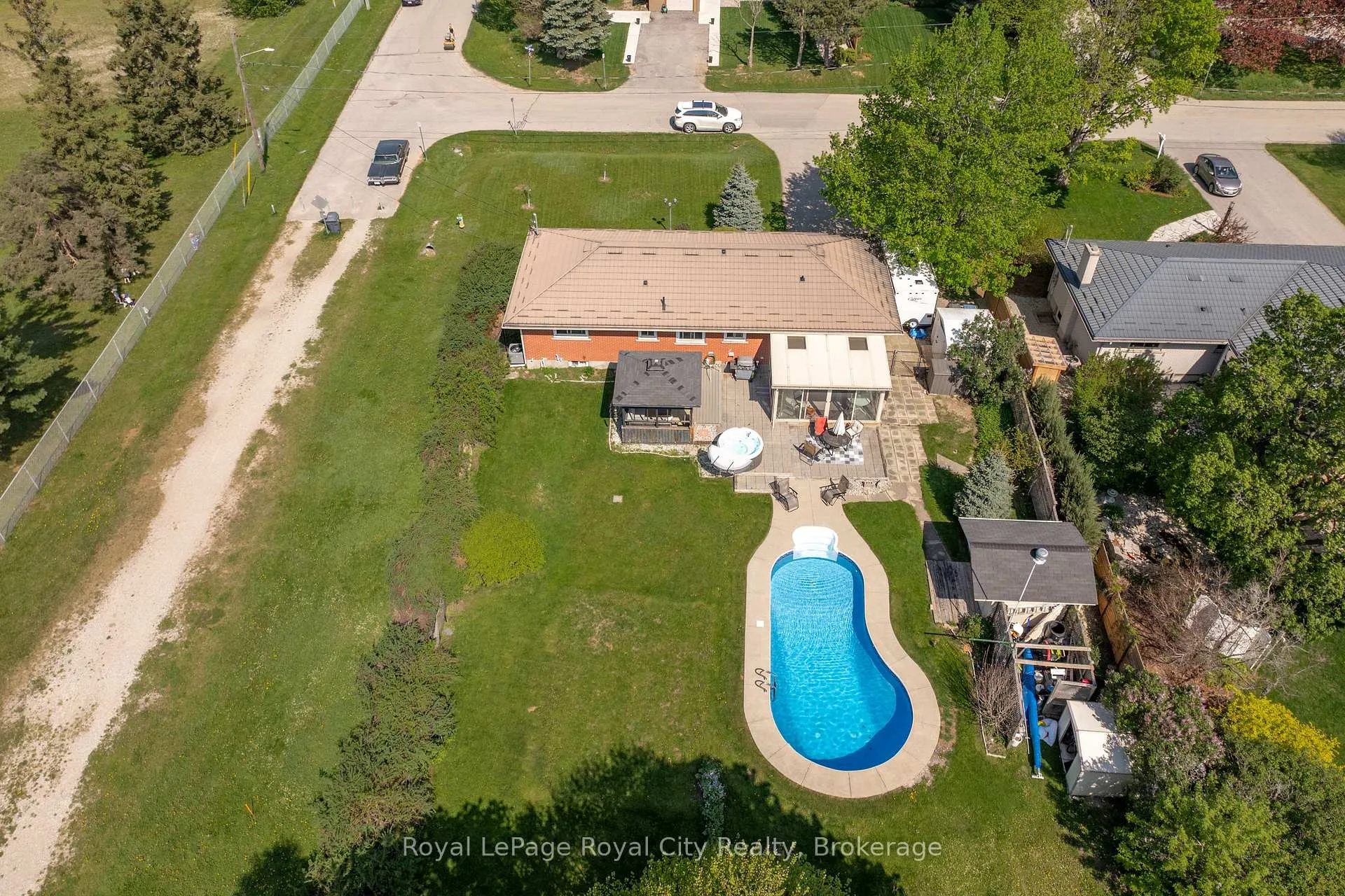 Photo 40 of 44 Ridgeway Avenue, Guelph, Pineridge/Westminster Woods — HOMEH