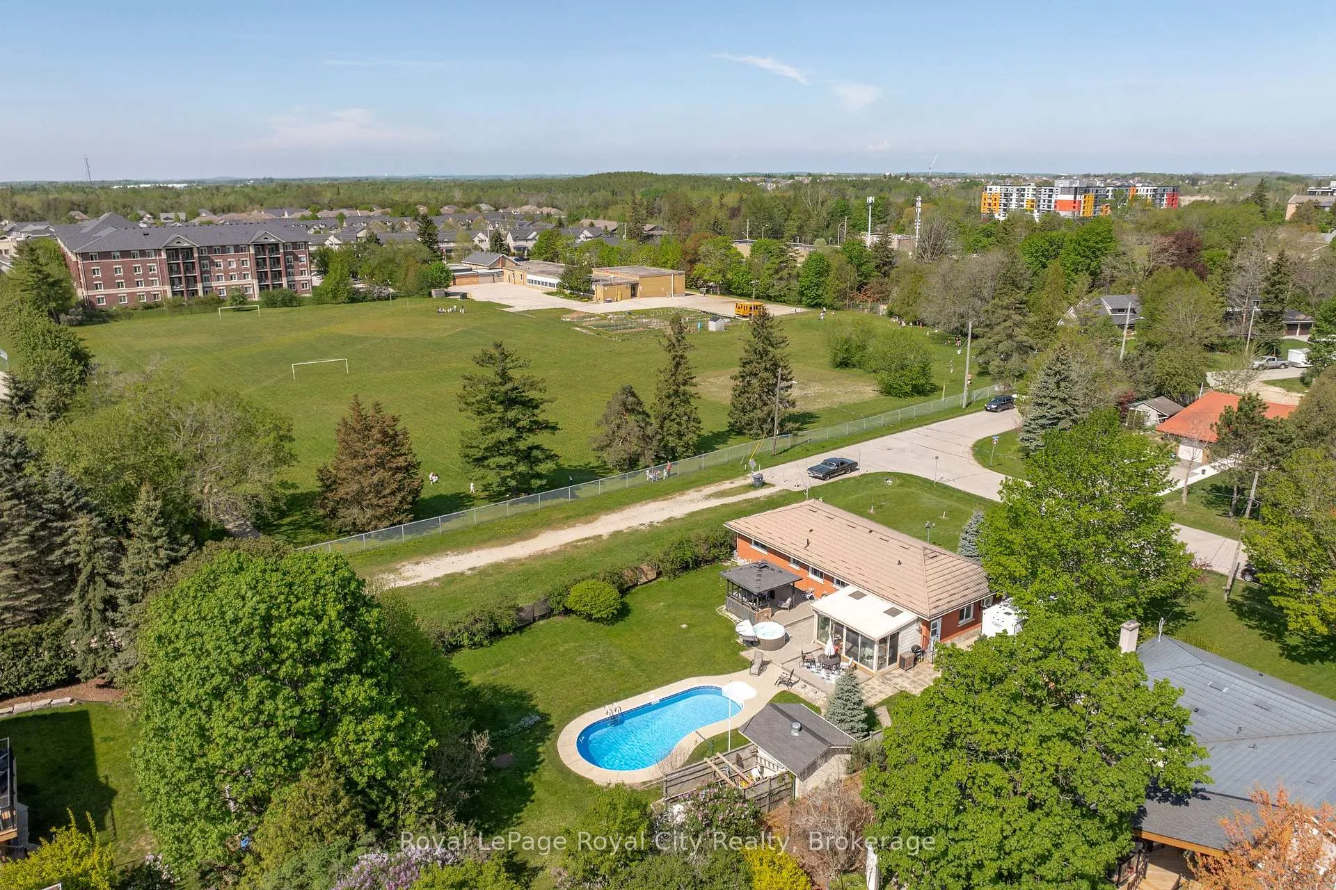 Photo 41 of 44 Ridgeway Avenue, Guelph, Pineridge/Westminster Woods — HOMEH