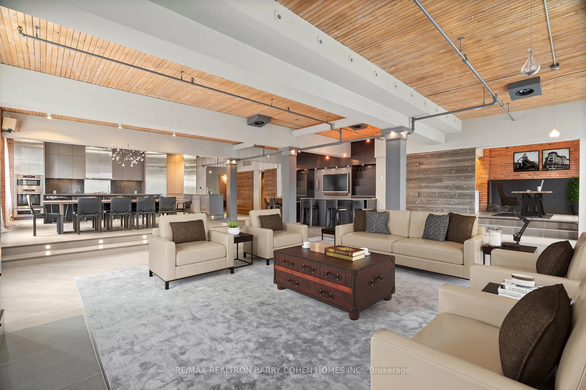 Front of Unit 300, 468 Wellington Street W