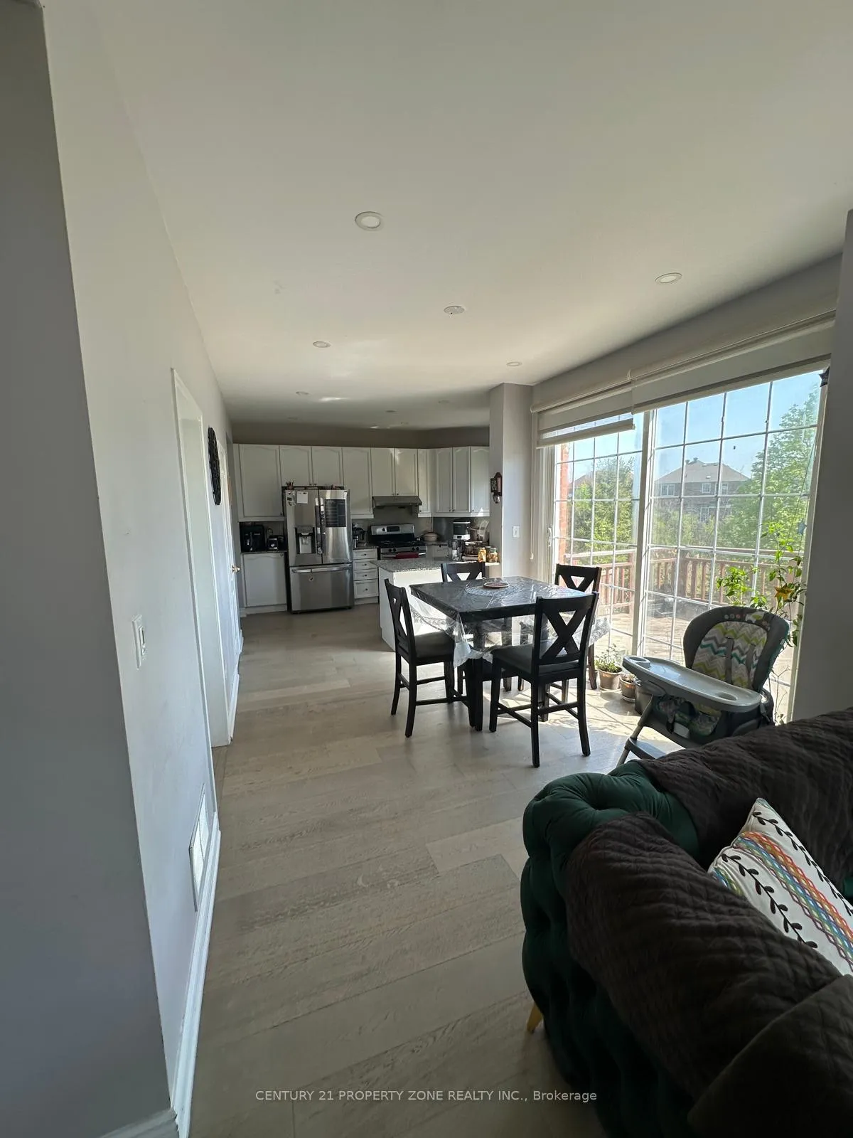Photo 4 of 18 Mistybrook Crescent, Brampton, Fletcher's Meadow — HOMEH