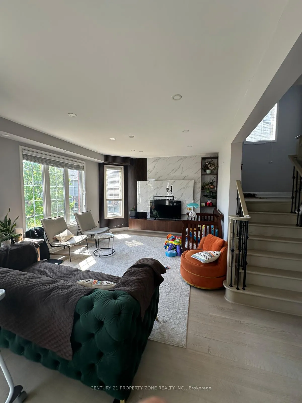 Photo 5 of 18 Mistybrook Crescent, Brampton, Fletcher's Meadow — HOMEH
