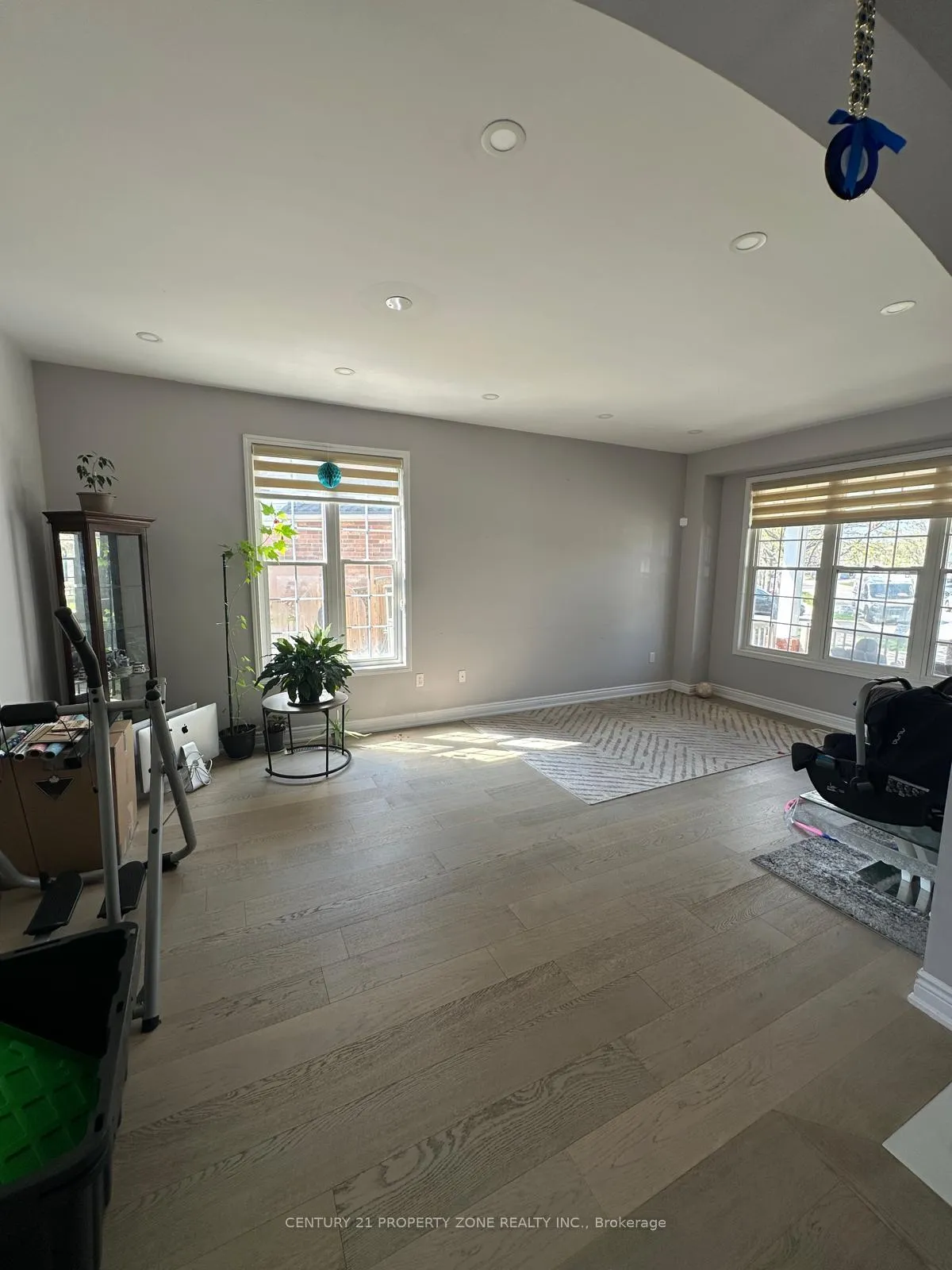 Photo 6 of 18 Mistybrook Crescent, Brampton, Fletcher's Meadow — HOMEH