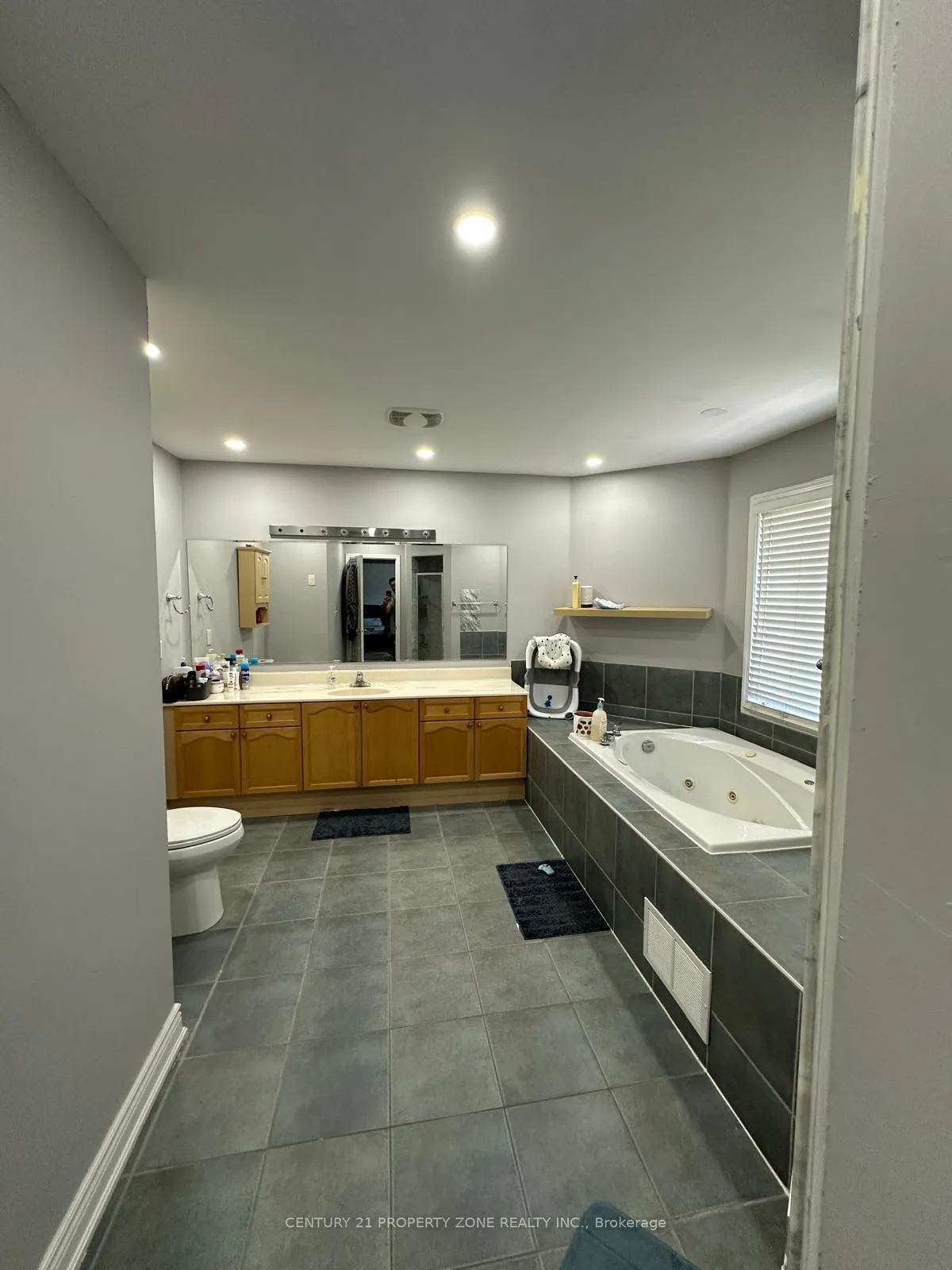 Photo 9 of 18 Mistybrook Crescent, Brampton, Fletcher's Meadow — HOMEH