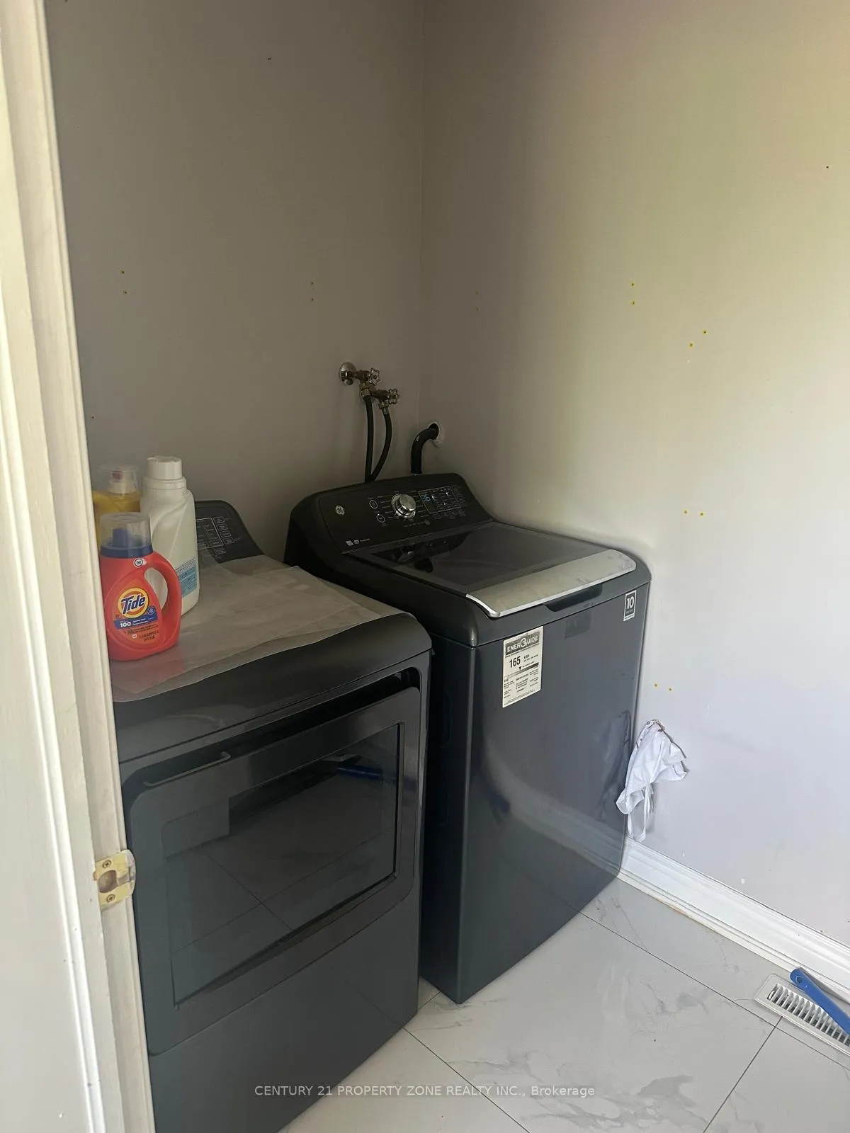 Photo 14 of 18 Mistybrook Crescent, Brampton, Fletcher's Meadow — HOMEH