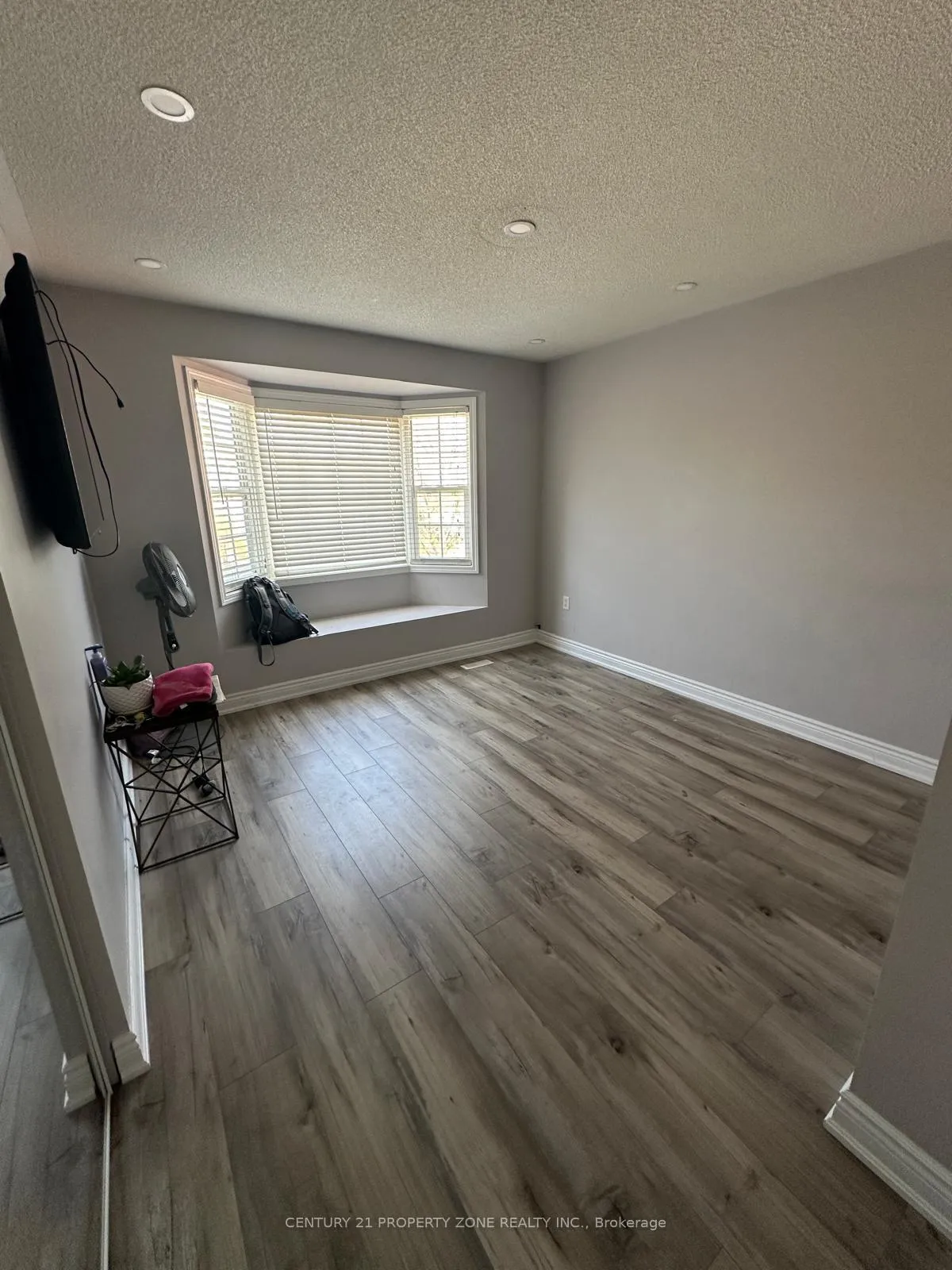 Photo 15 of 18 Mistybrook Crescent, Brampton, Fletcher's Meadow — HOMEH