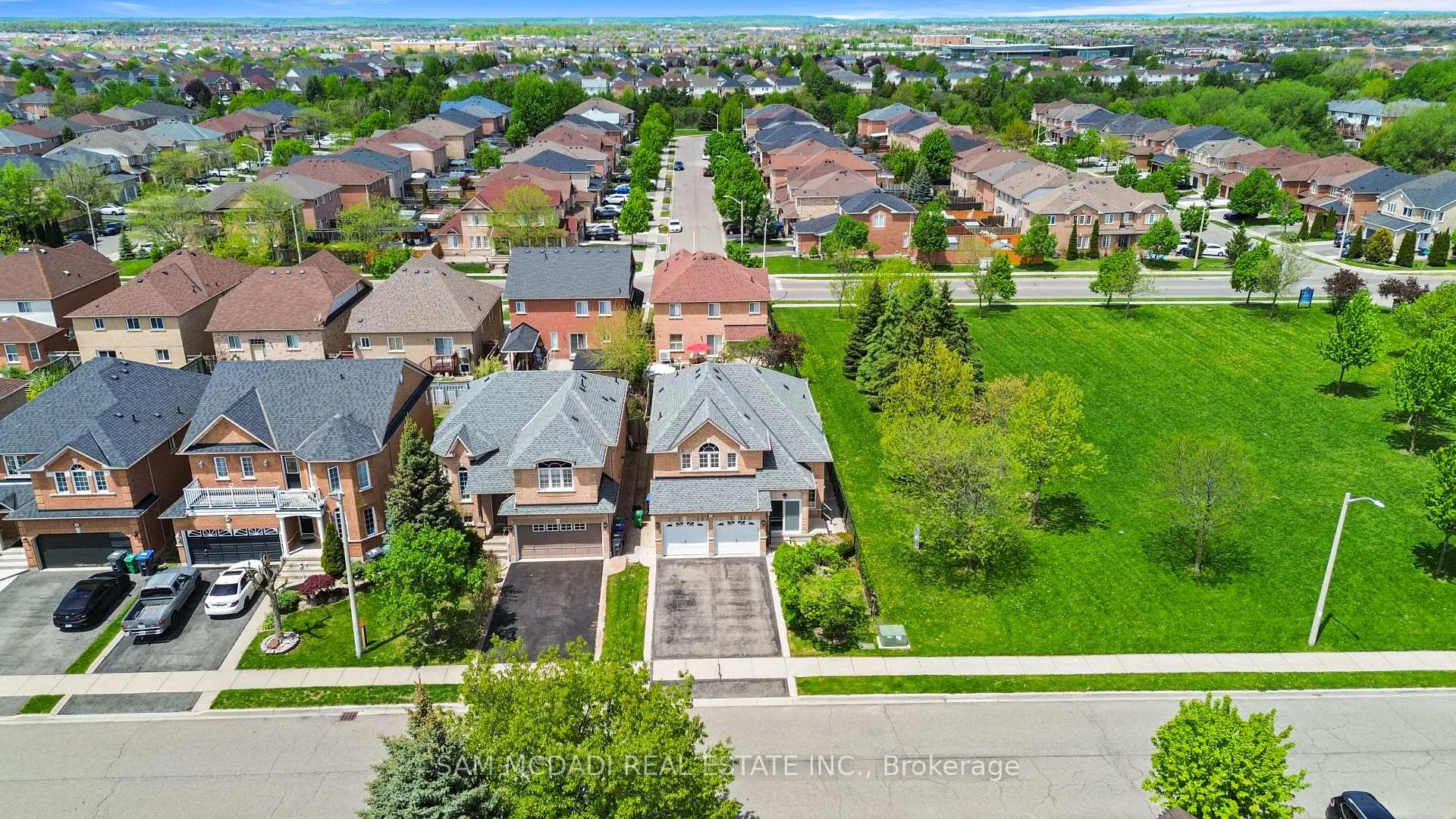 Photo 2 of 38 Maple Beach Crescent, Brampton, Fletcher's Meadow — HOMEH