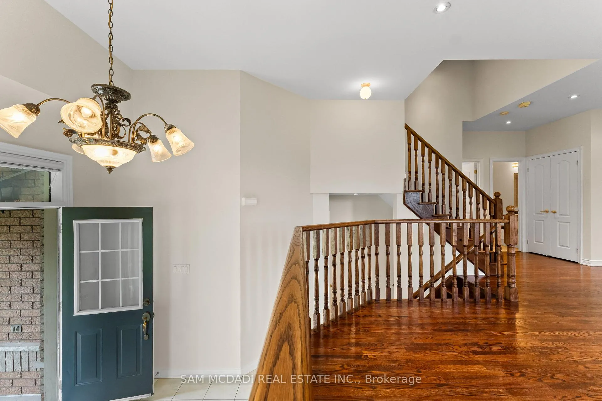 Photo 5 of 38 Maple Beach Crescent, Brampton, Fletcher's Meadow — HOMEH