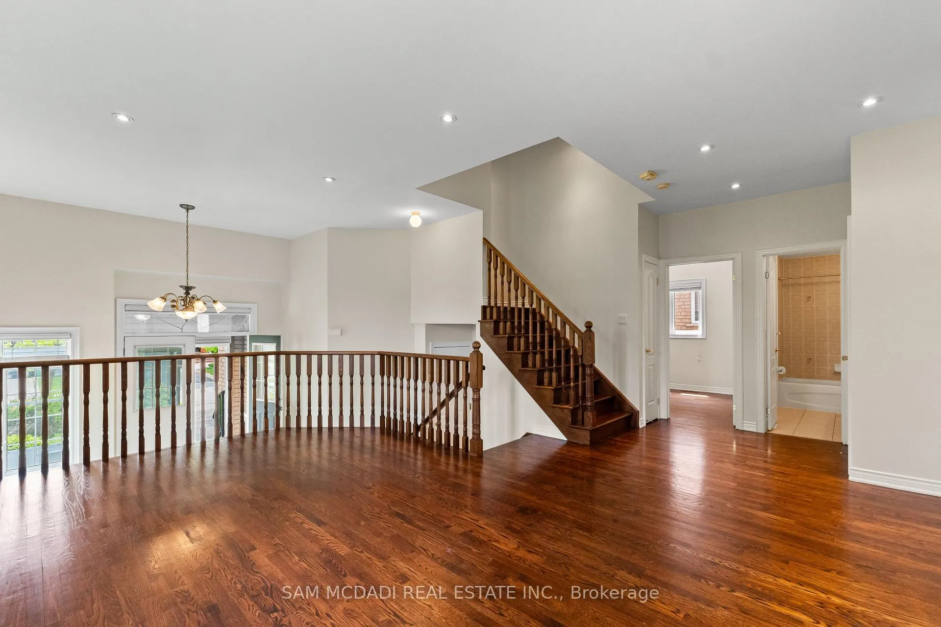 Photo 6 of 38 Maple Beach Crescent, Brampton, Fletcher's Meadow — HOMEH