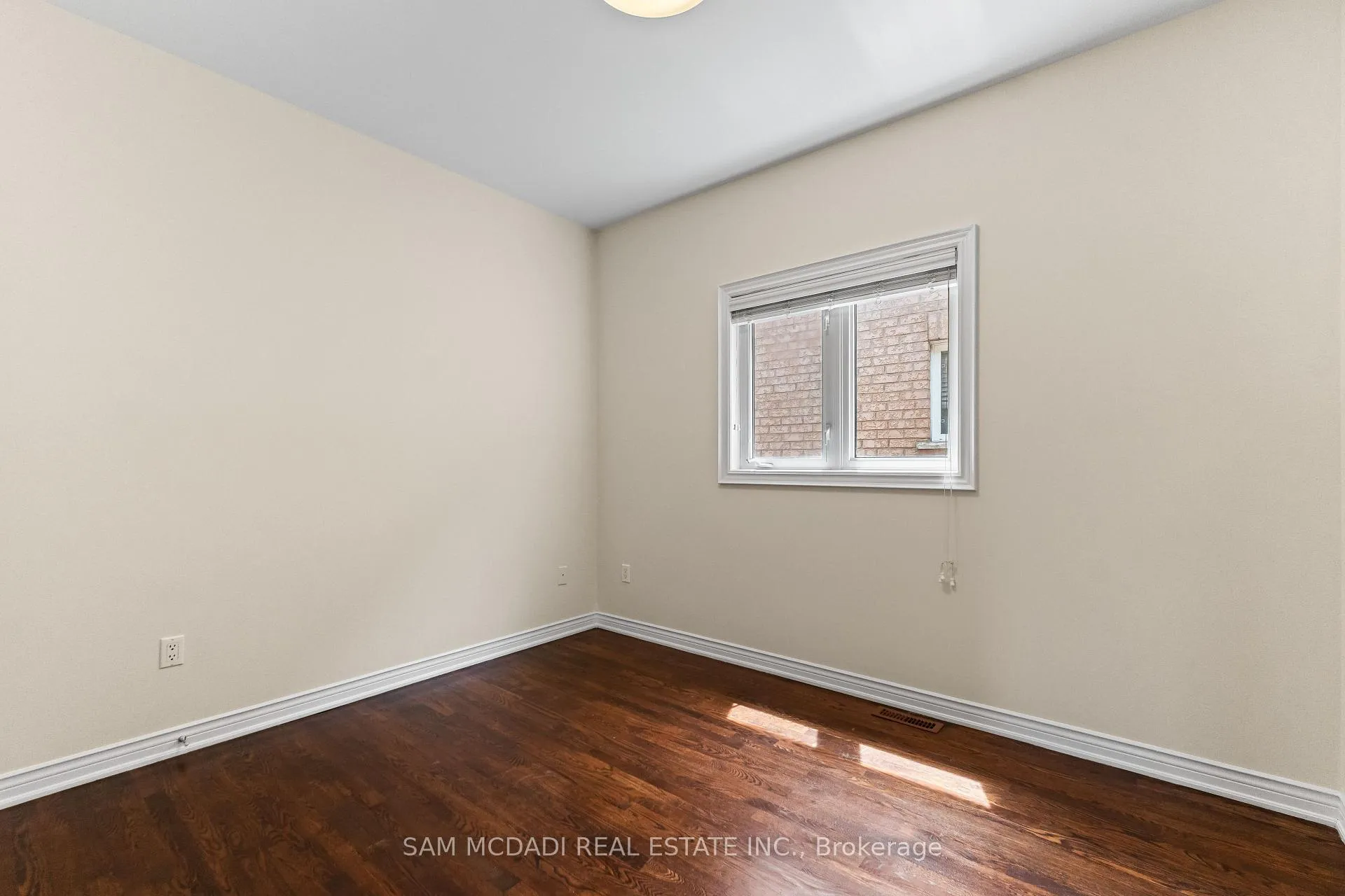 Photo 10 of 38 Maple Beach Crescent, Brampton, Fletcher's Meadow — HOMEH