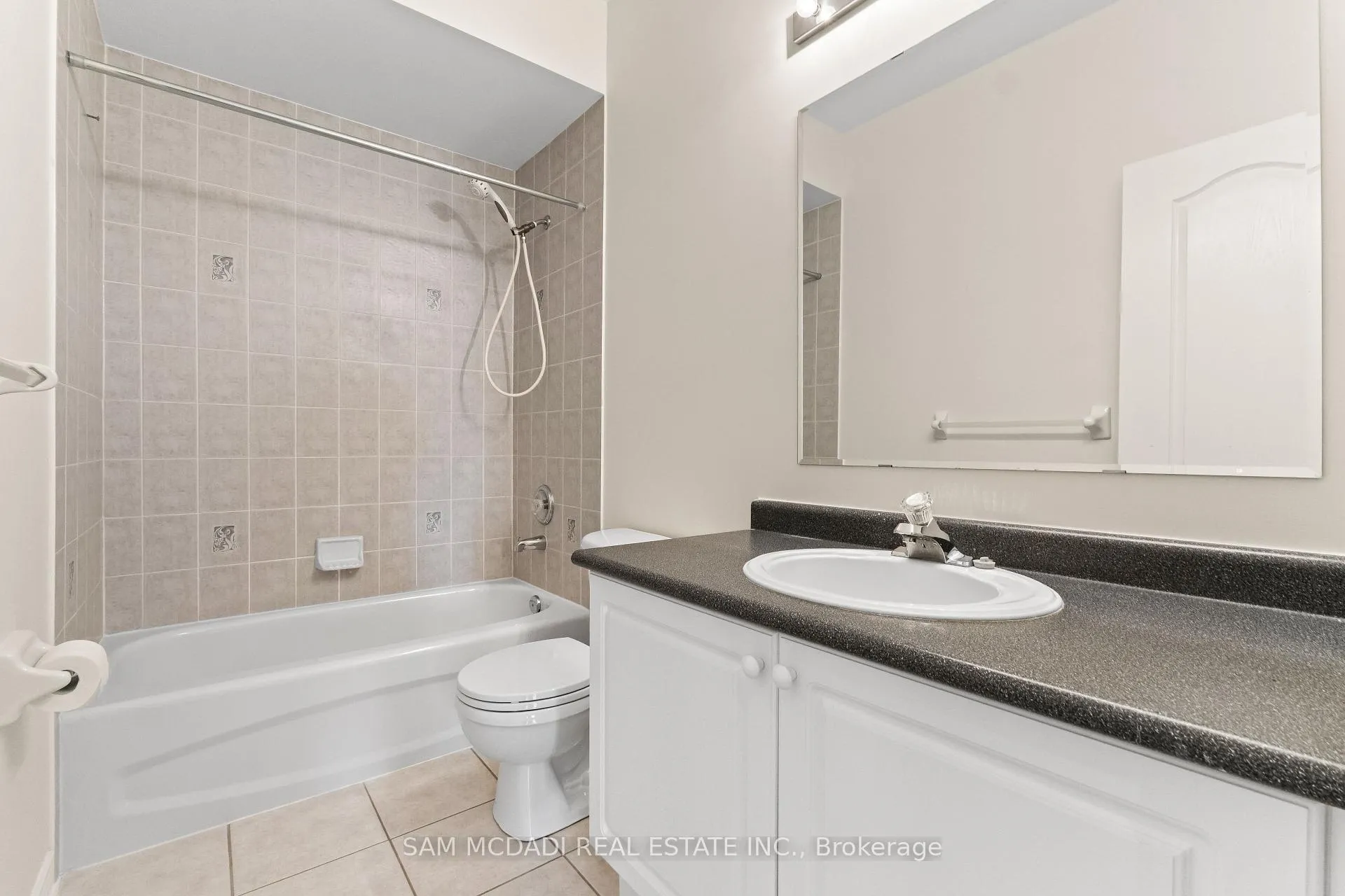 Photo 11 of 38 Maple Beach Crescent, Brampton, Fletcher's Meadow — HOMEH